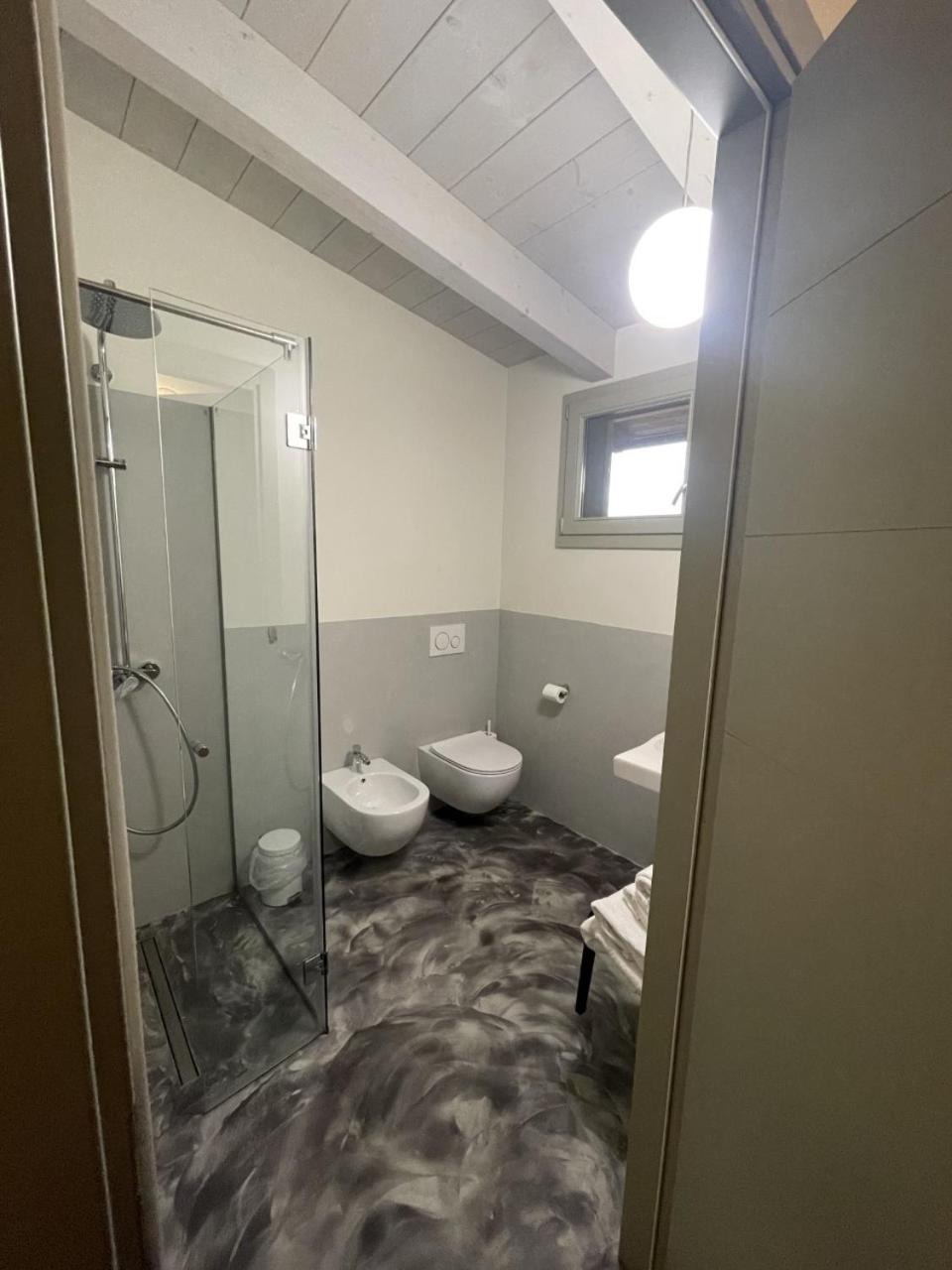 Double Room with Balcony - Photo 5