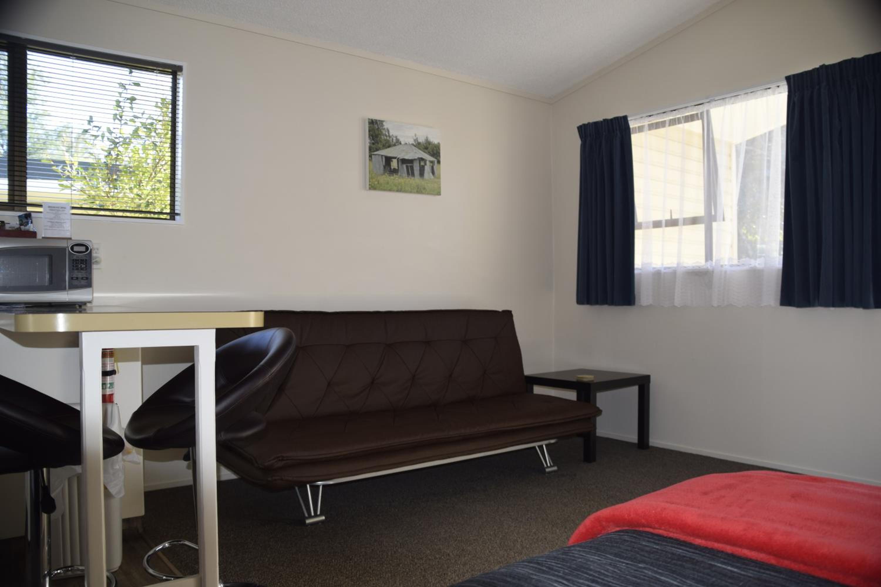 One-Bedroom Apartment - Photo 8