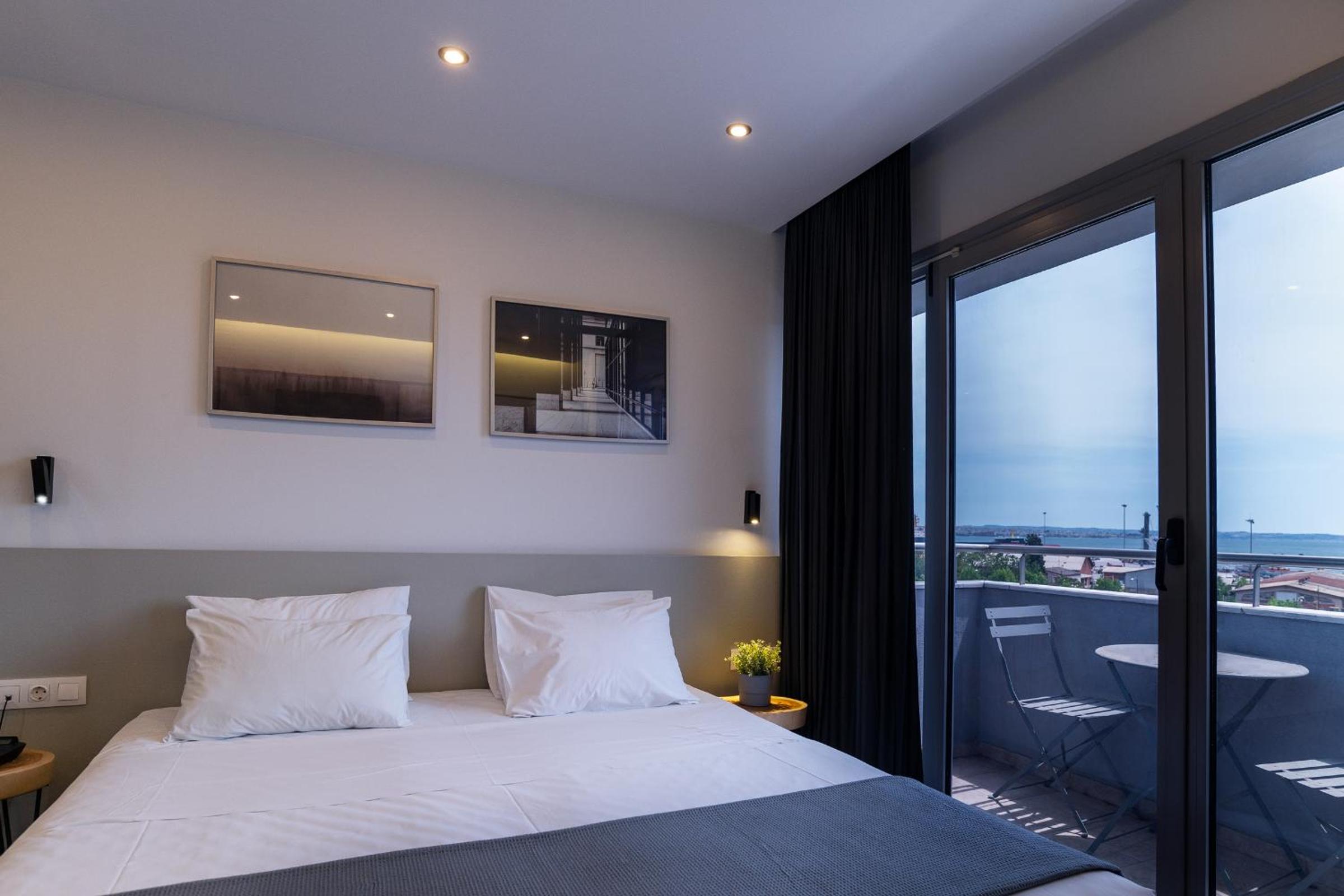 Family Room with Sea View - Photo 9