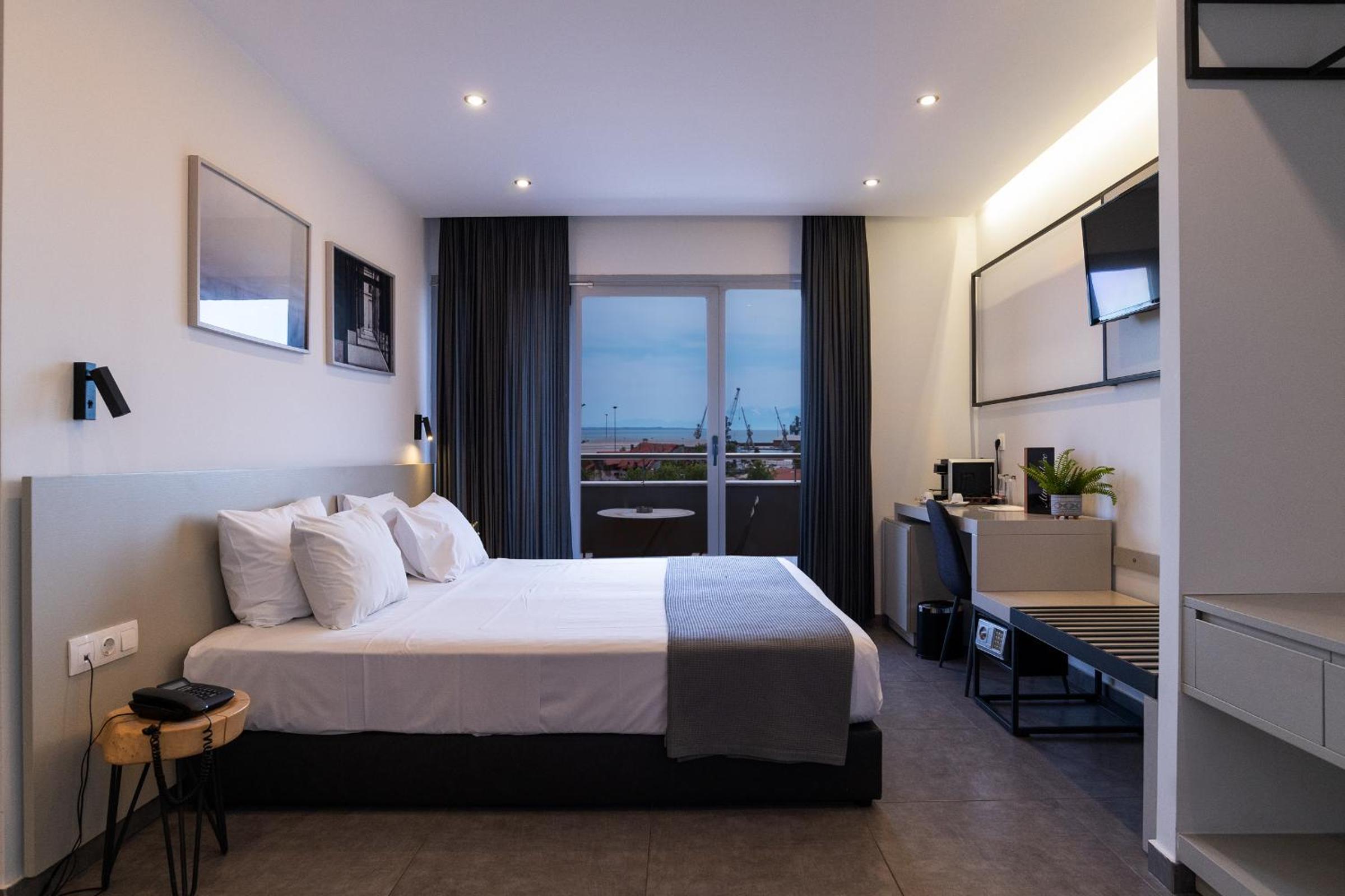 Family Room with Sea View - Photo 17