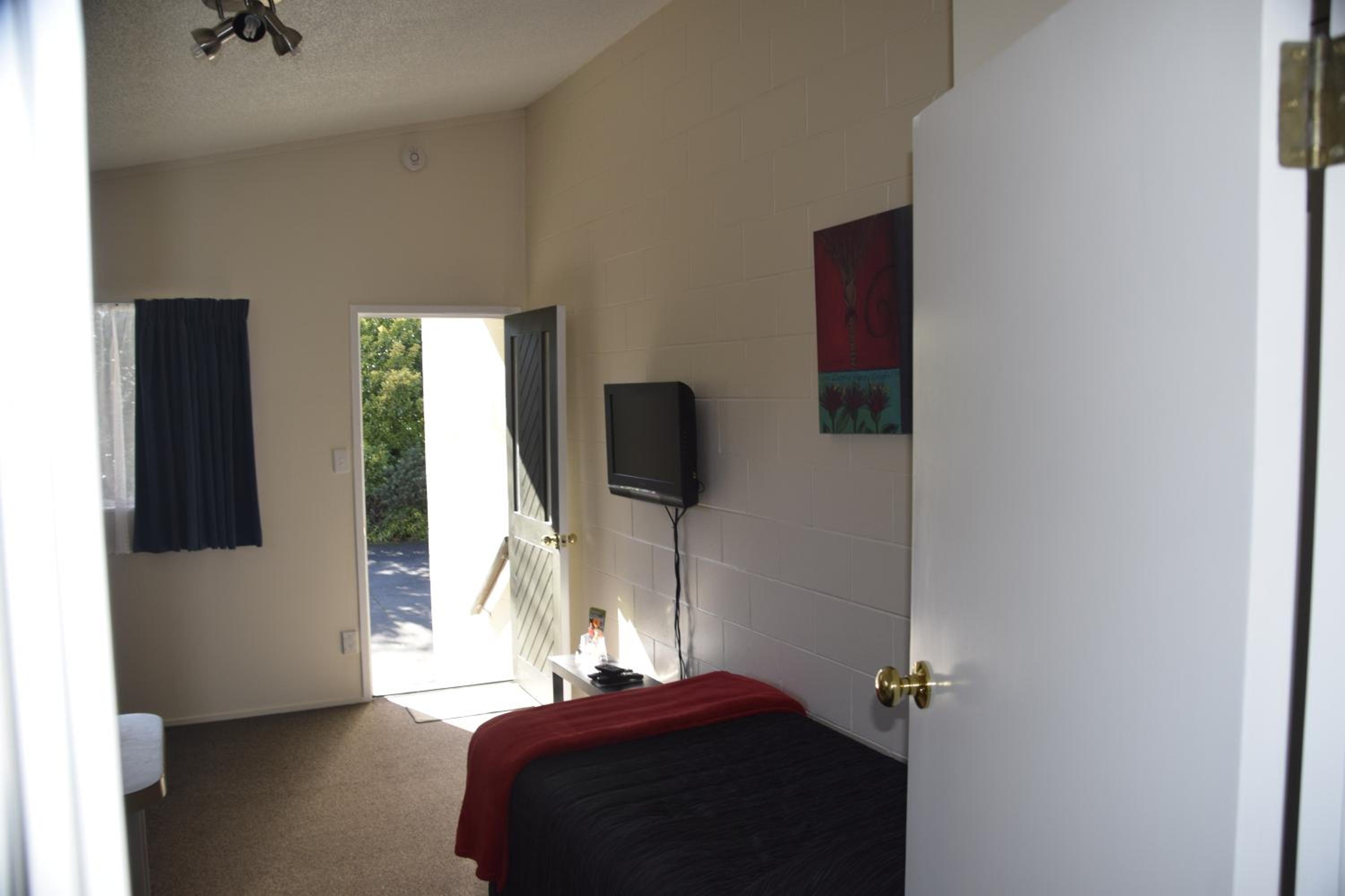 One-Bedroom Apartment - Photo 7