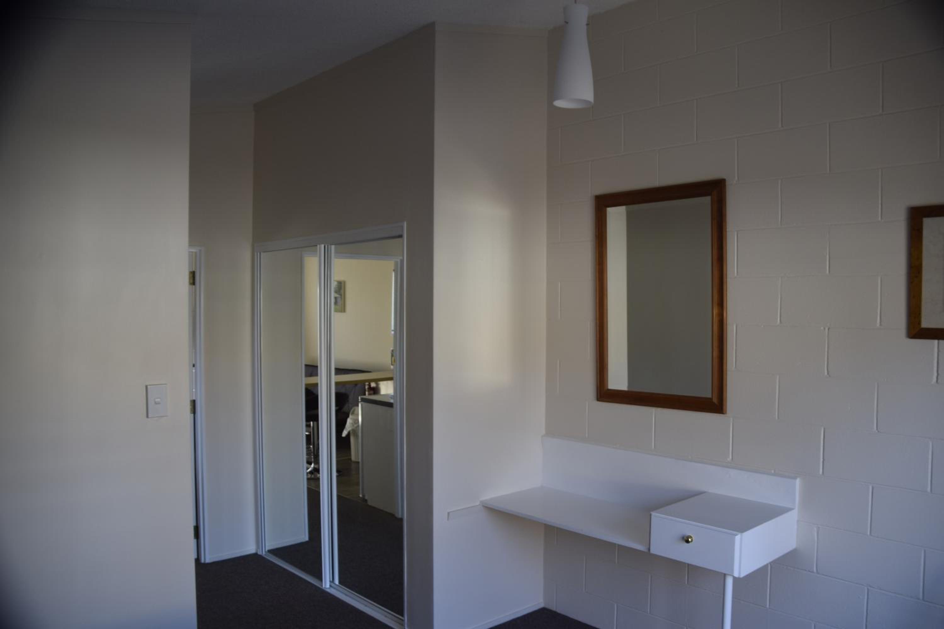 One-Bedroom Apartment - Photo 5