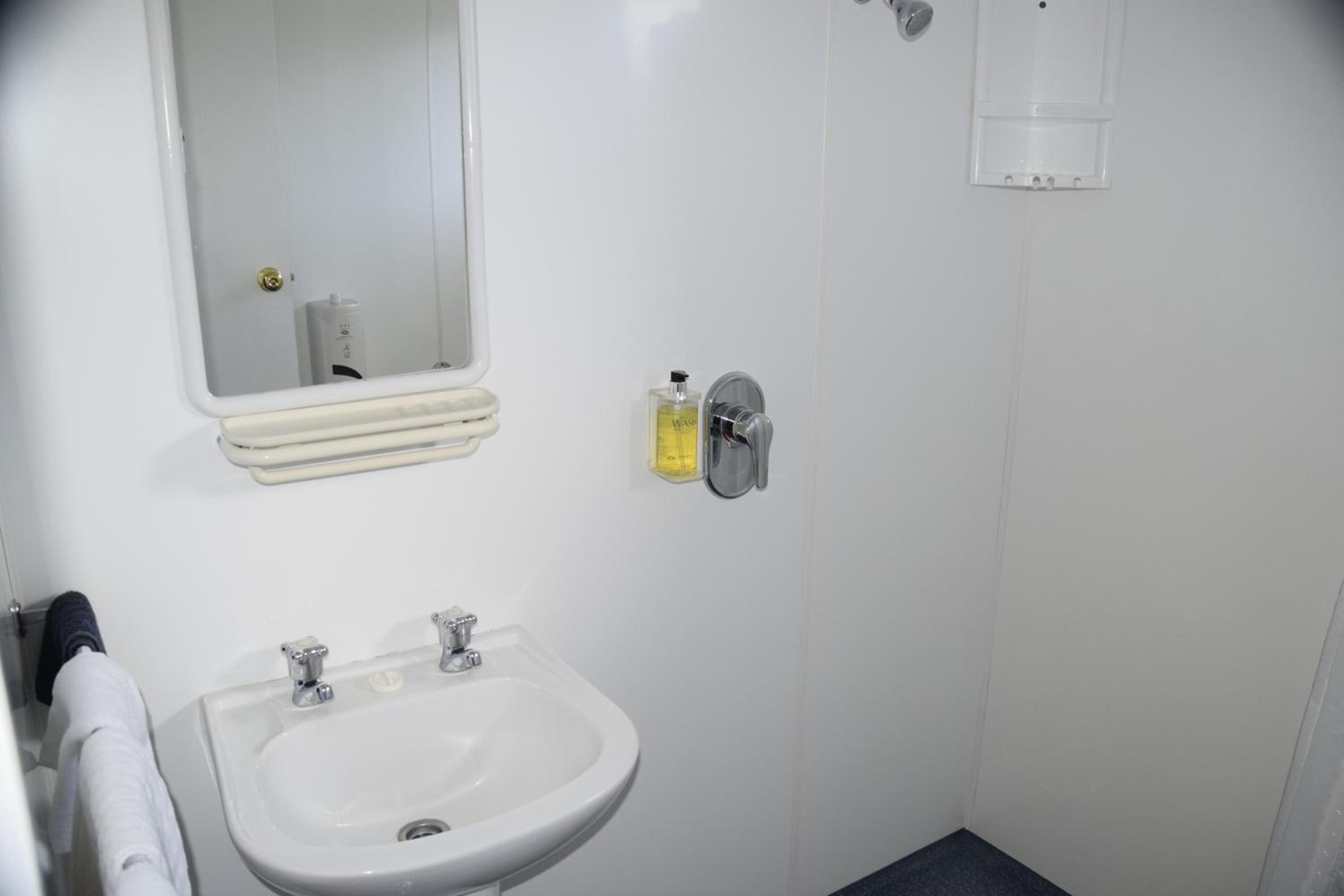 One-Bedroom Apartment - Photo 2
