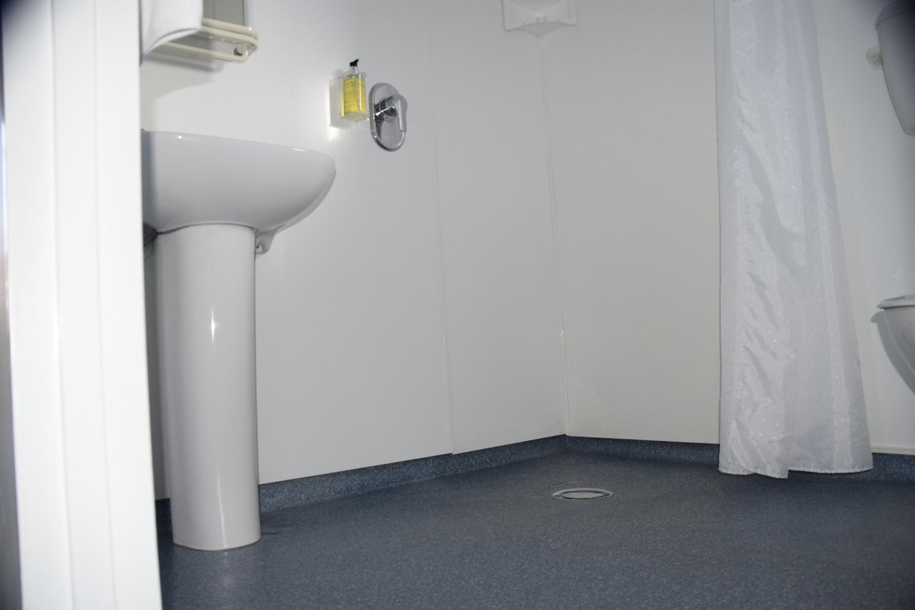 One-Bedroom Apartment - Photo 12