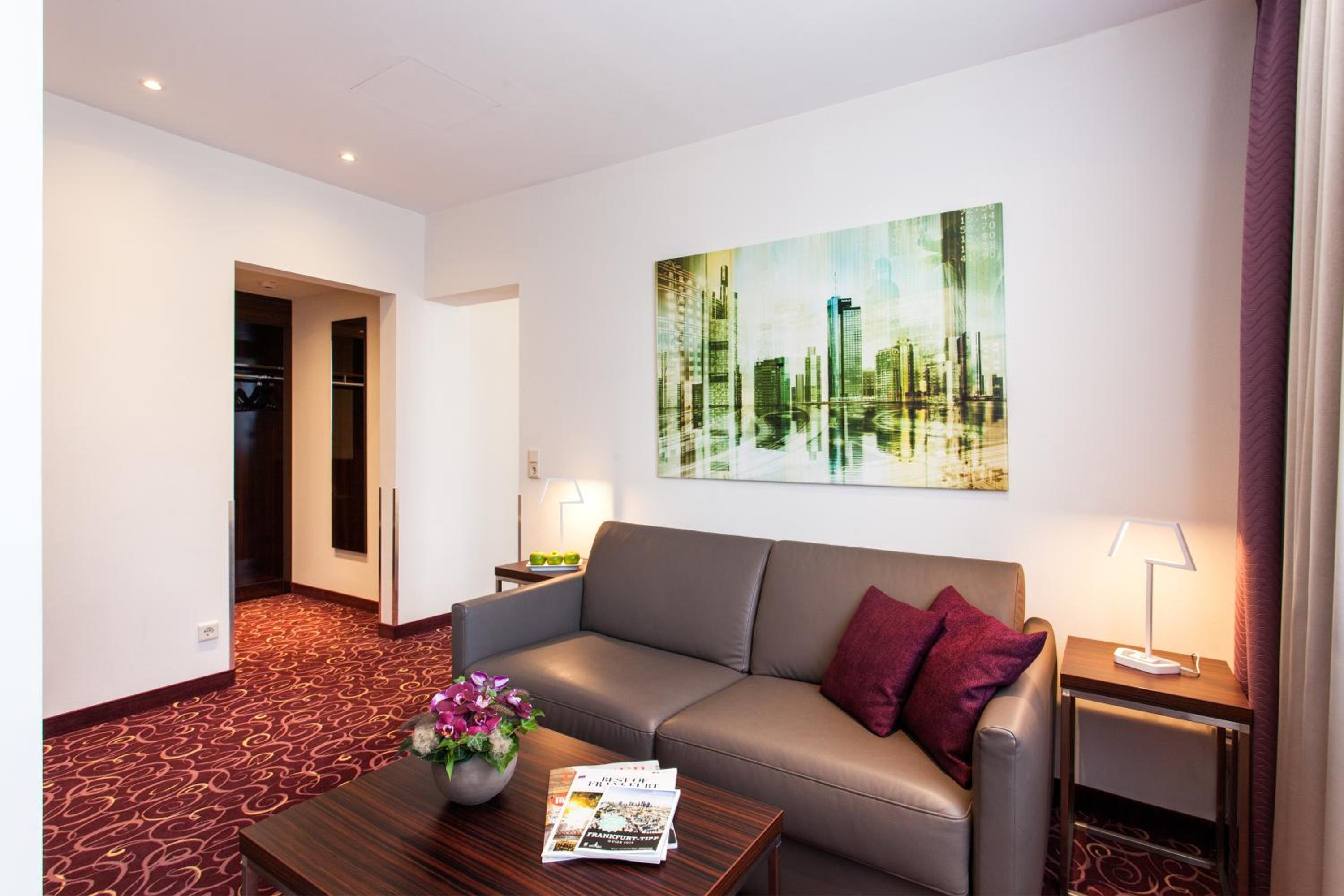 Suite with City View - Photo 5
