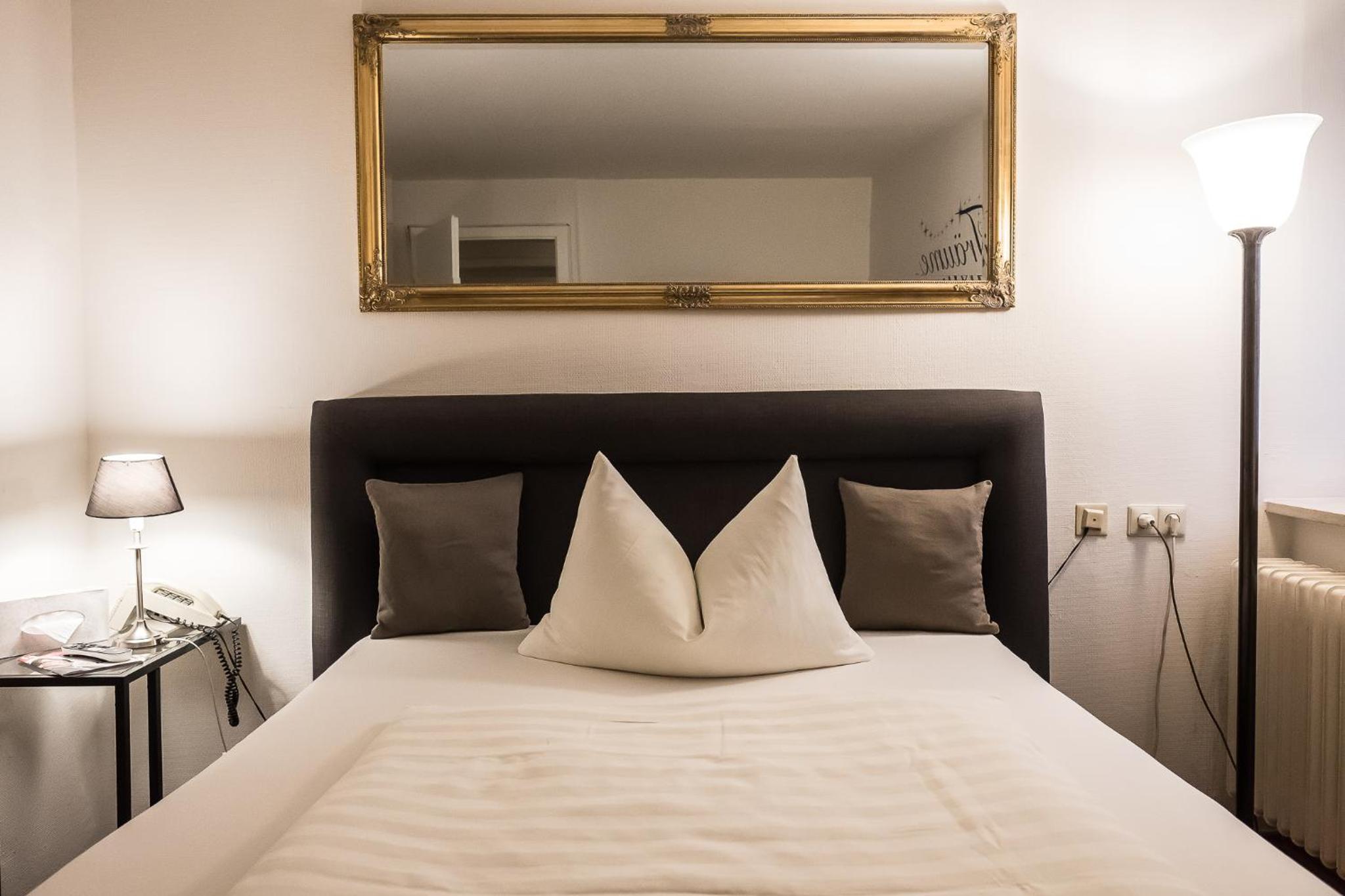 Single Room with Private Bathroom photo 3