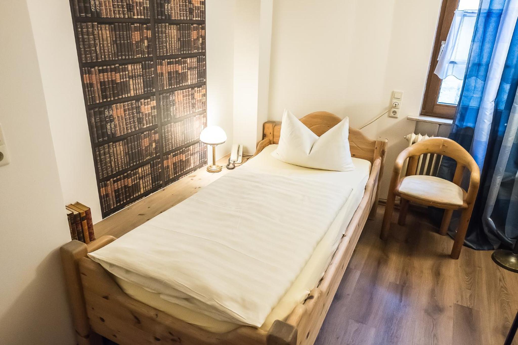 Single Room with Private Bathroom photo 1