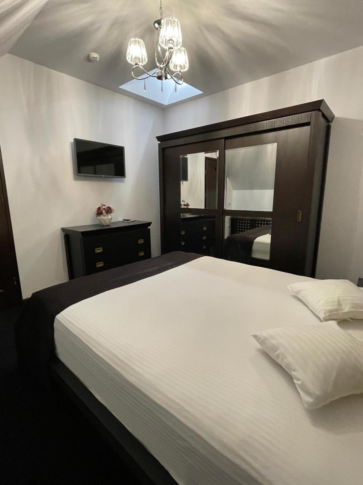 Suite with Spa Bath - Photo 1