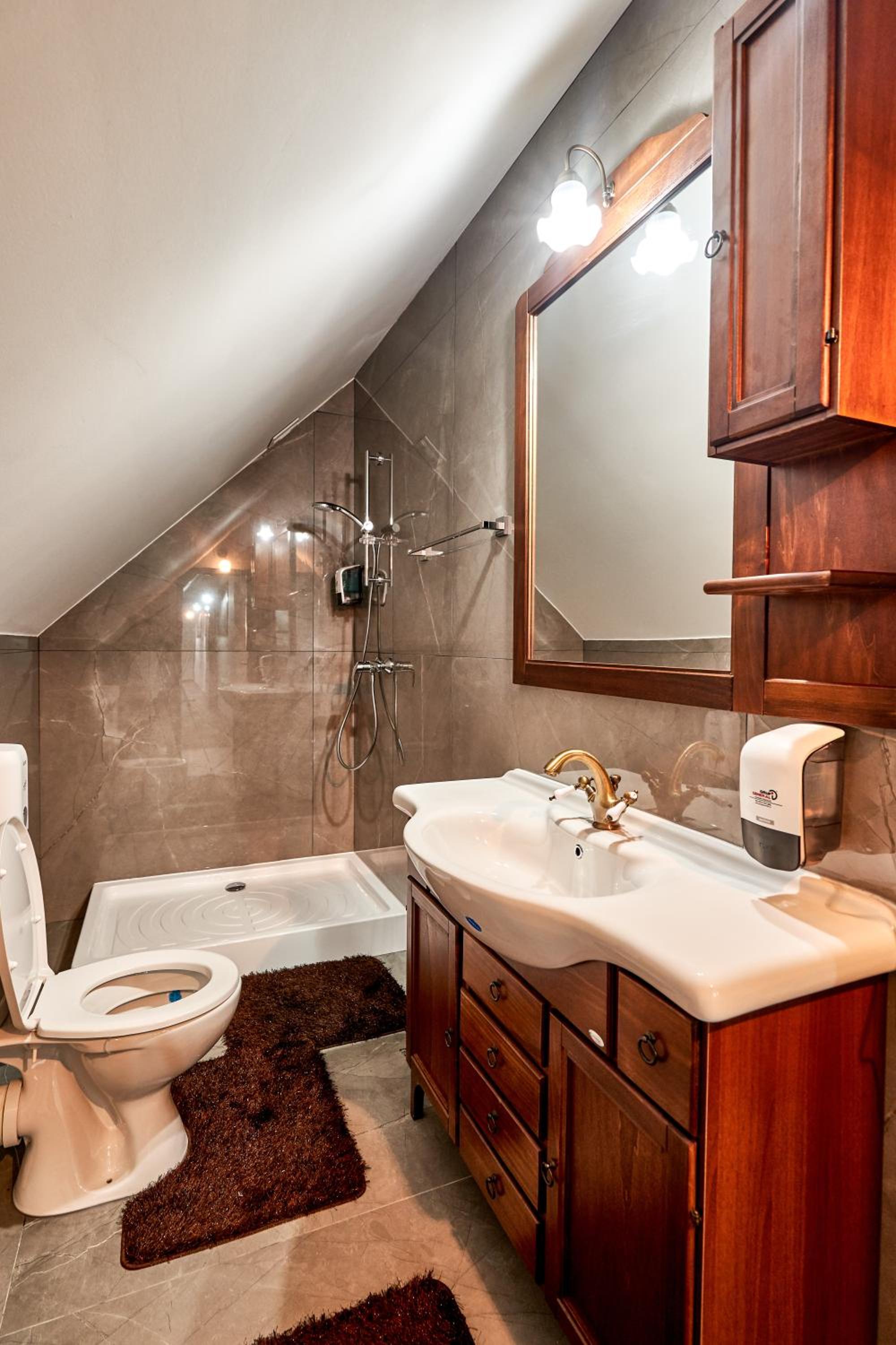 Suite with Spa Bath - Photo 4
