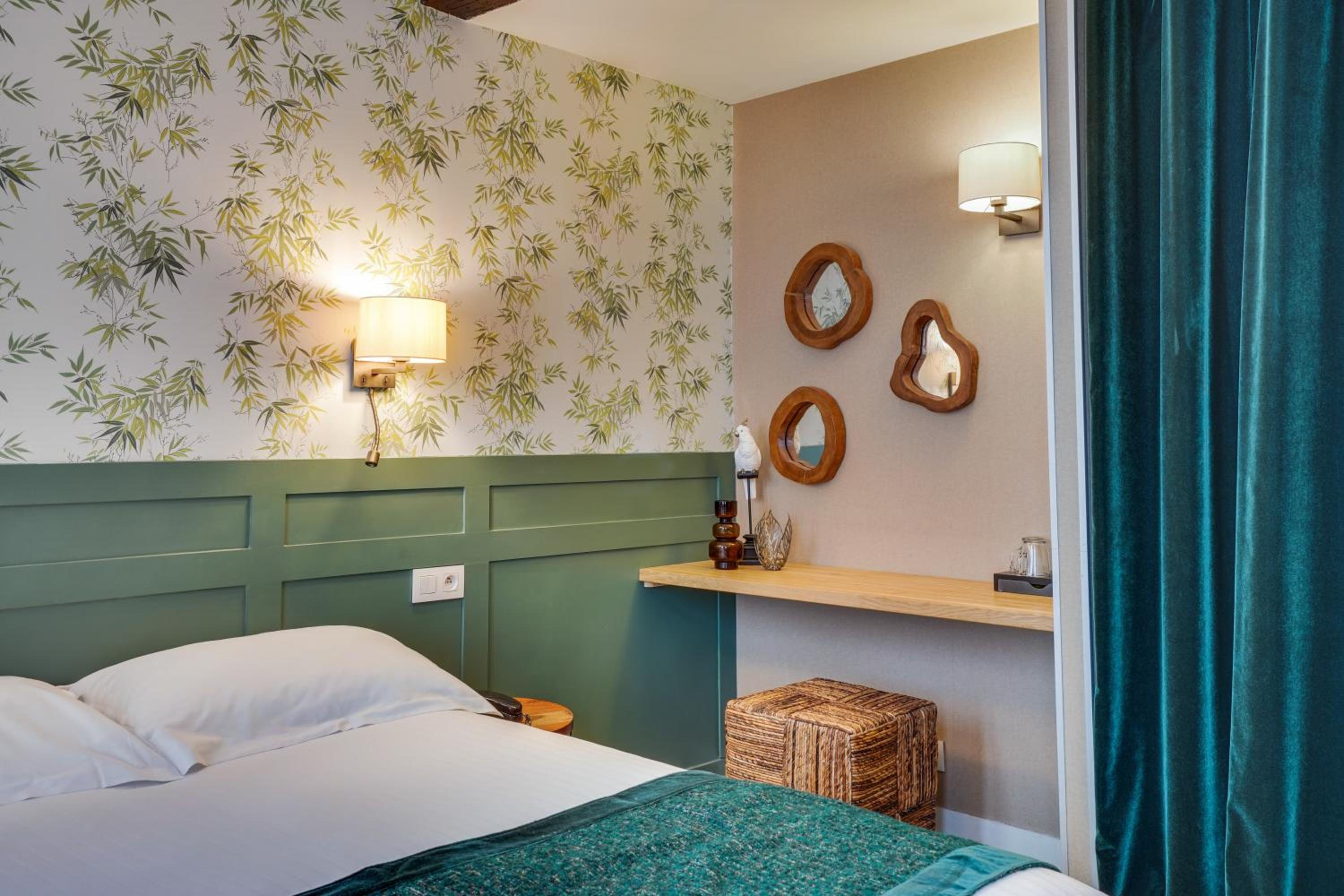 Classic Double Room thumbnail 5