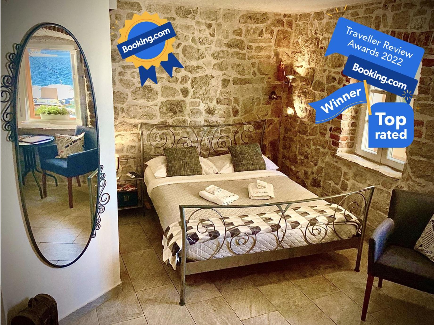 Double Room with Sea View - Photo 26