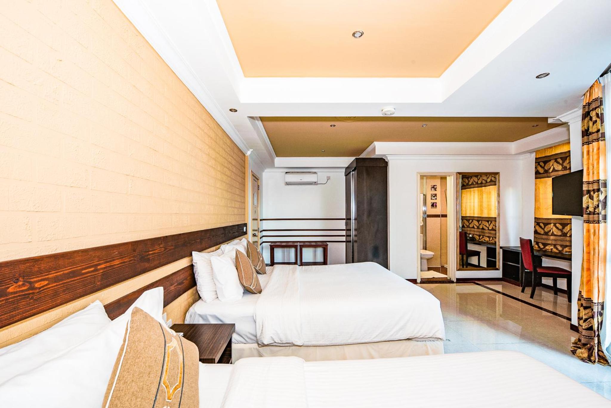 Deluxe Family Room - Photo 3