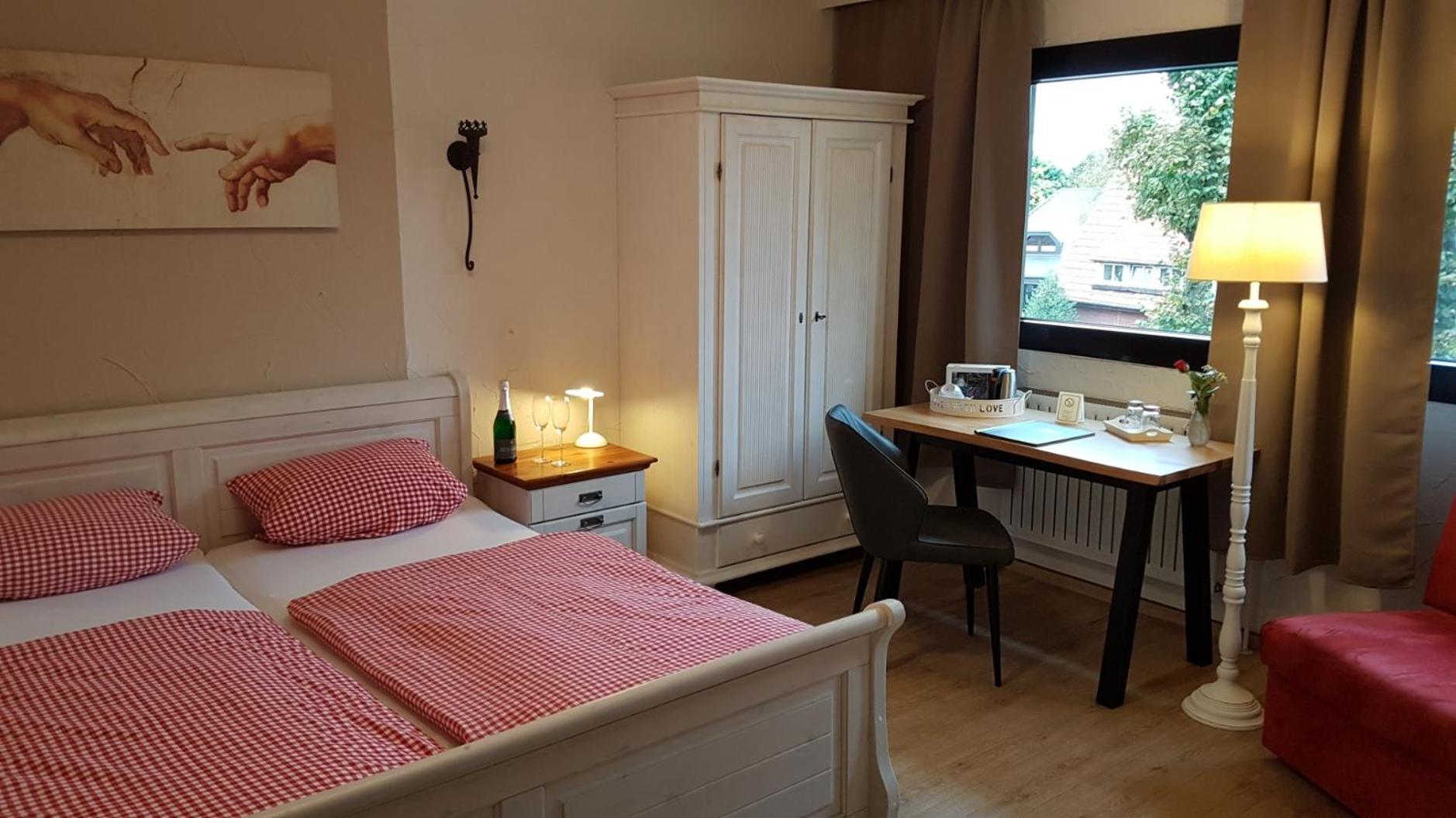 Standard Double Room - Photo 3