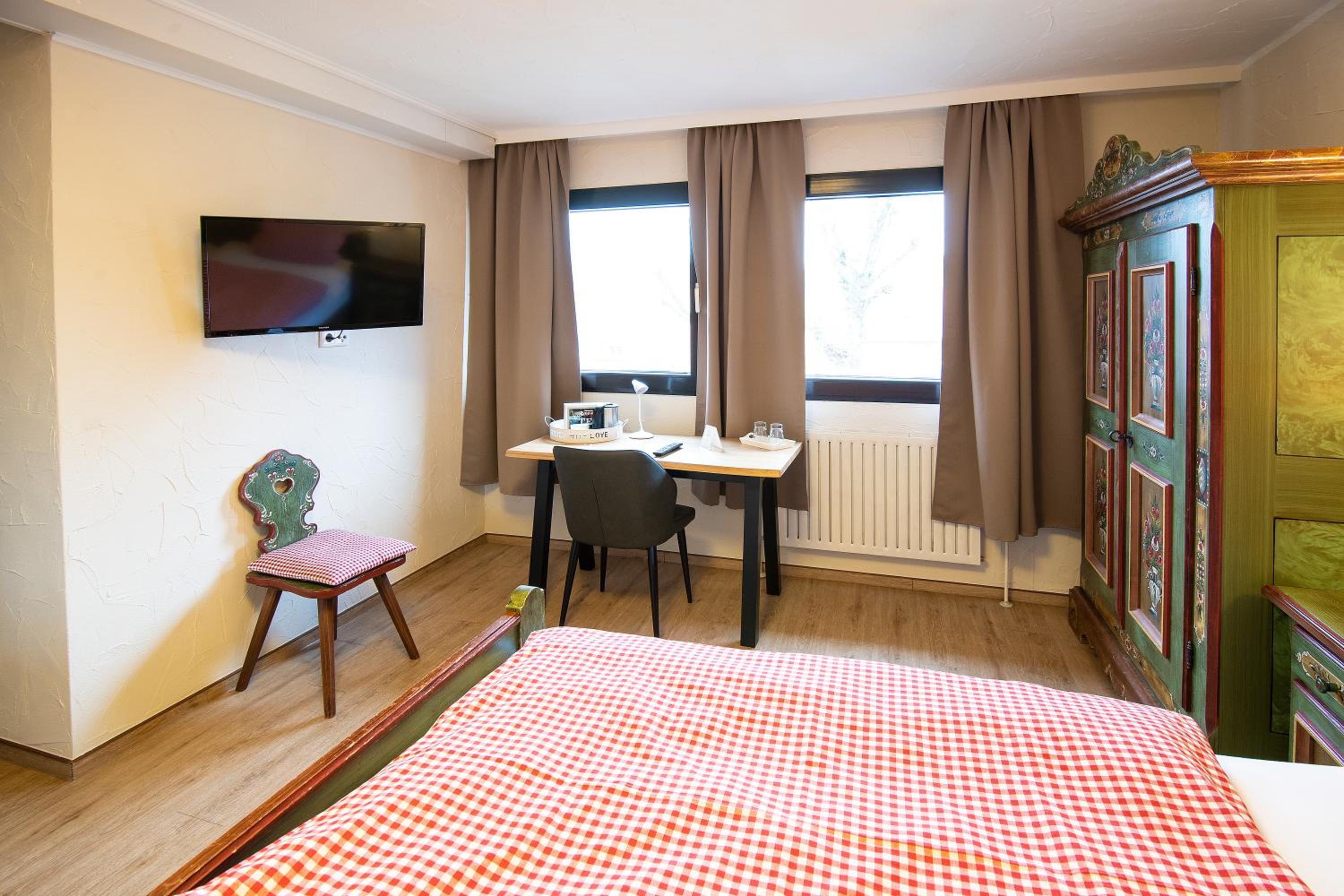 Standard Double Room - Photo 13