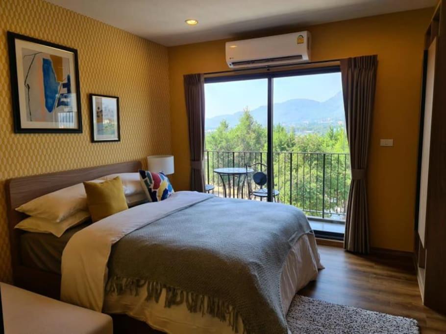 Apartment with Mountain View - Photo 1