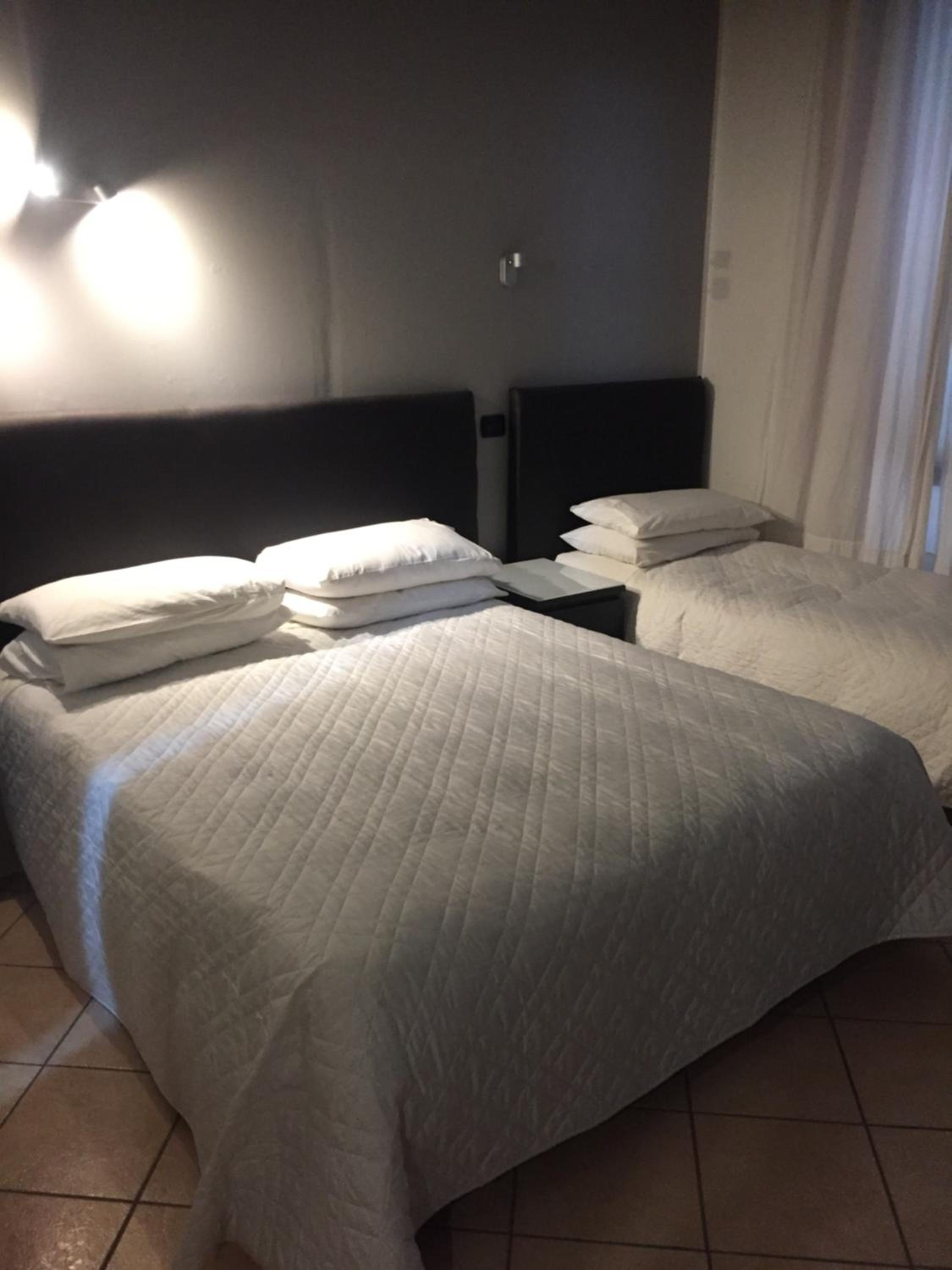 Twin Room with Balcony - Photo 1