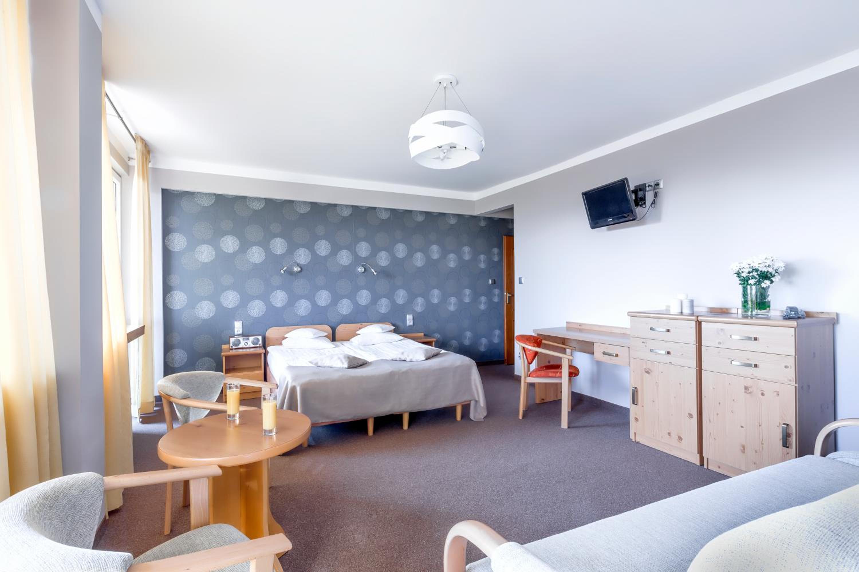 Double Room with Balcony (2 Adults + 1 Child) photo 2