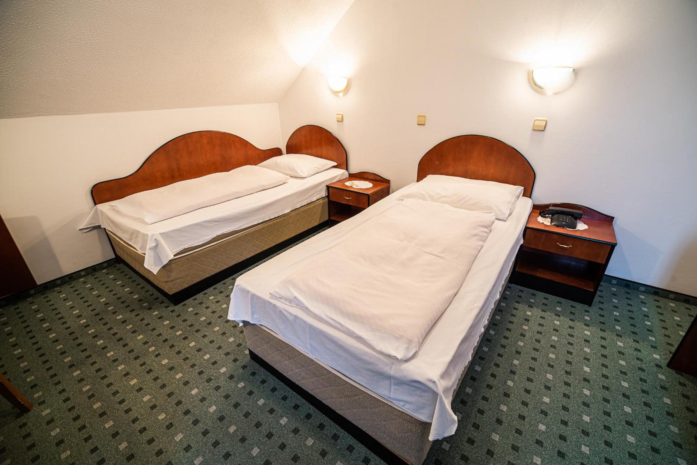 Twin Room with Balcony - Photo 12