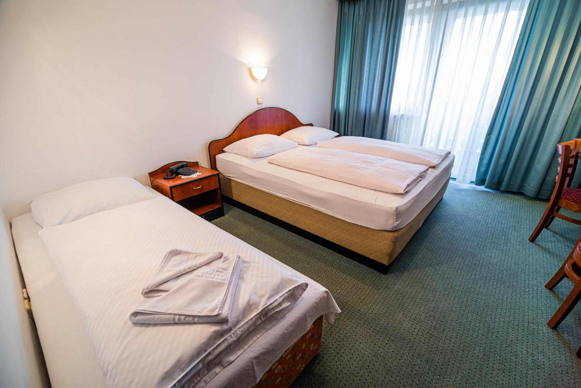 Triple Room with Balcony - Photo 19
