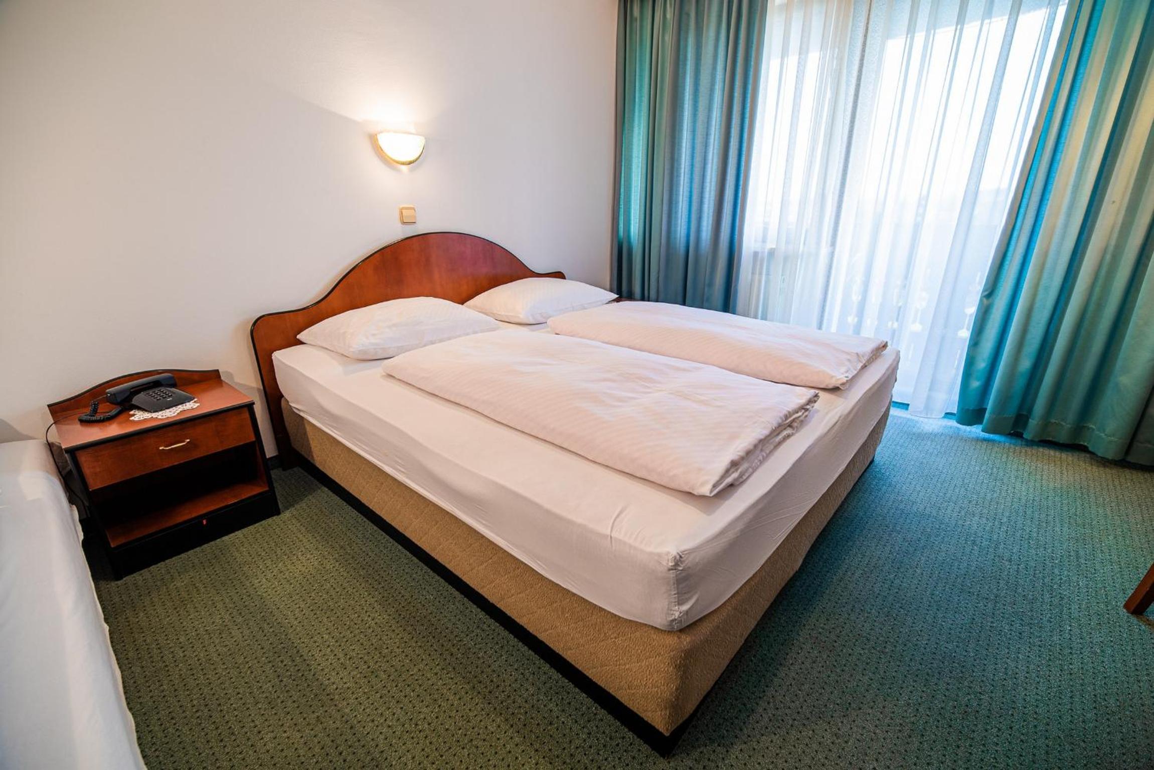 Triple Room with Balcony - Photo 20