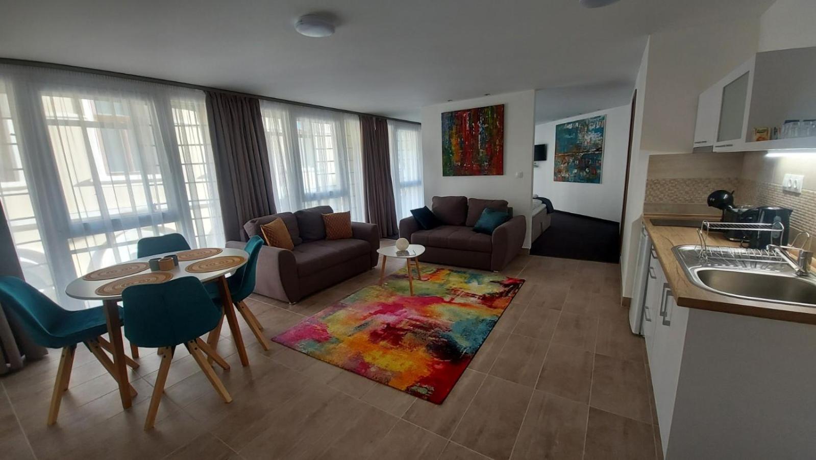 One-Bedroom Apartment photo 2