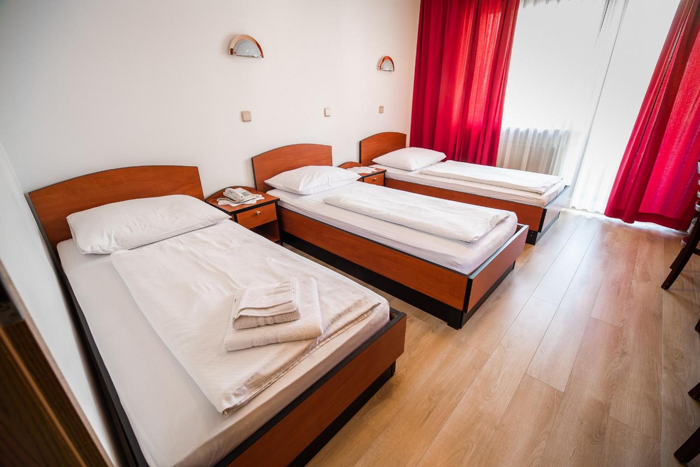 Triple Room with Balcony - Photo 28