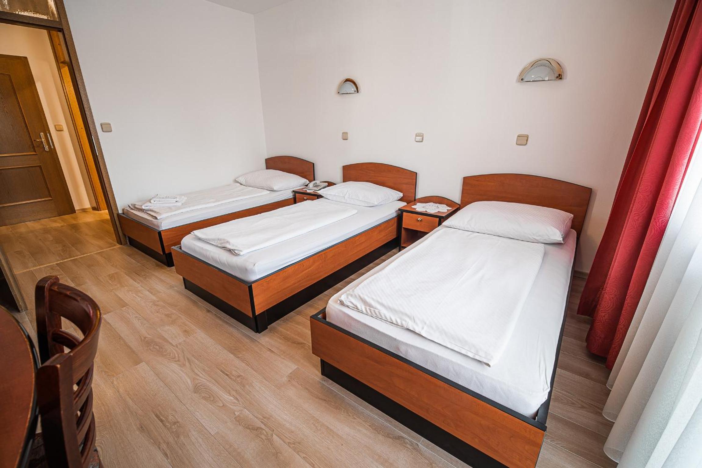 Triple Room with Balcony - Photo 31