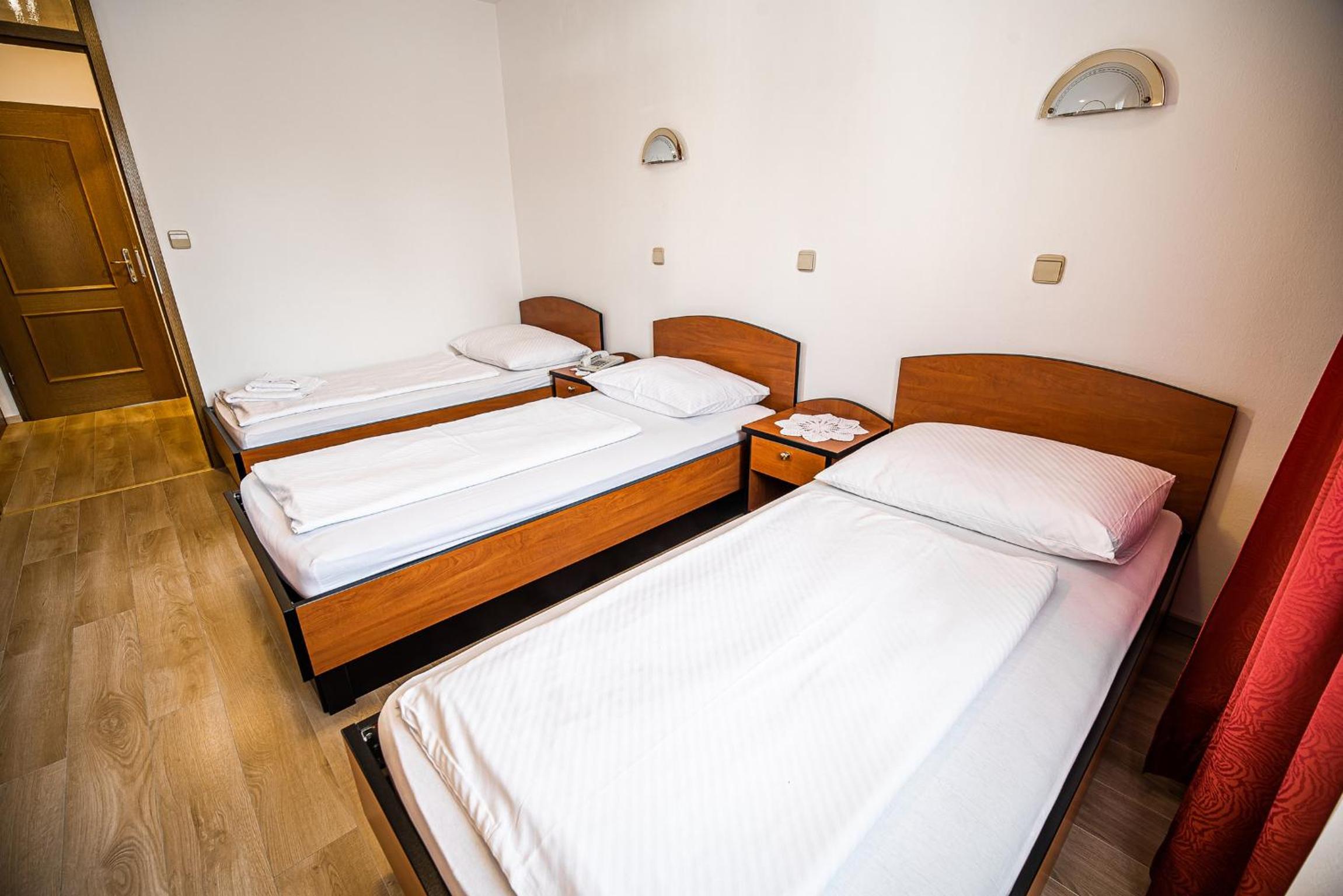 Triple Room with Balcony - Photo 33