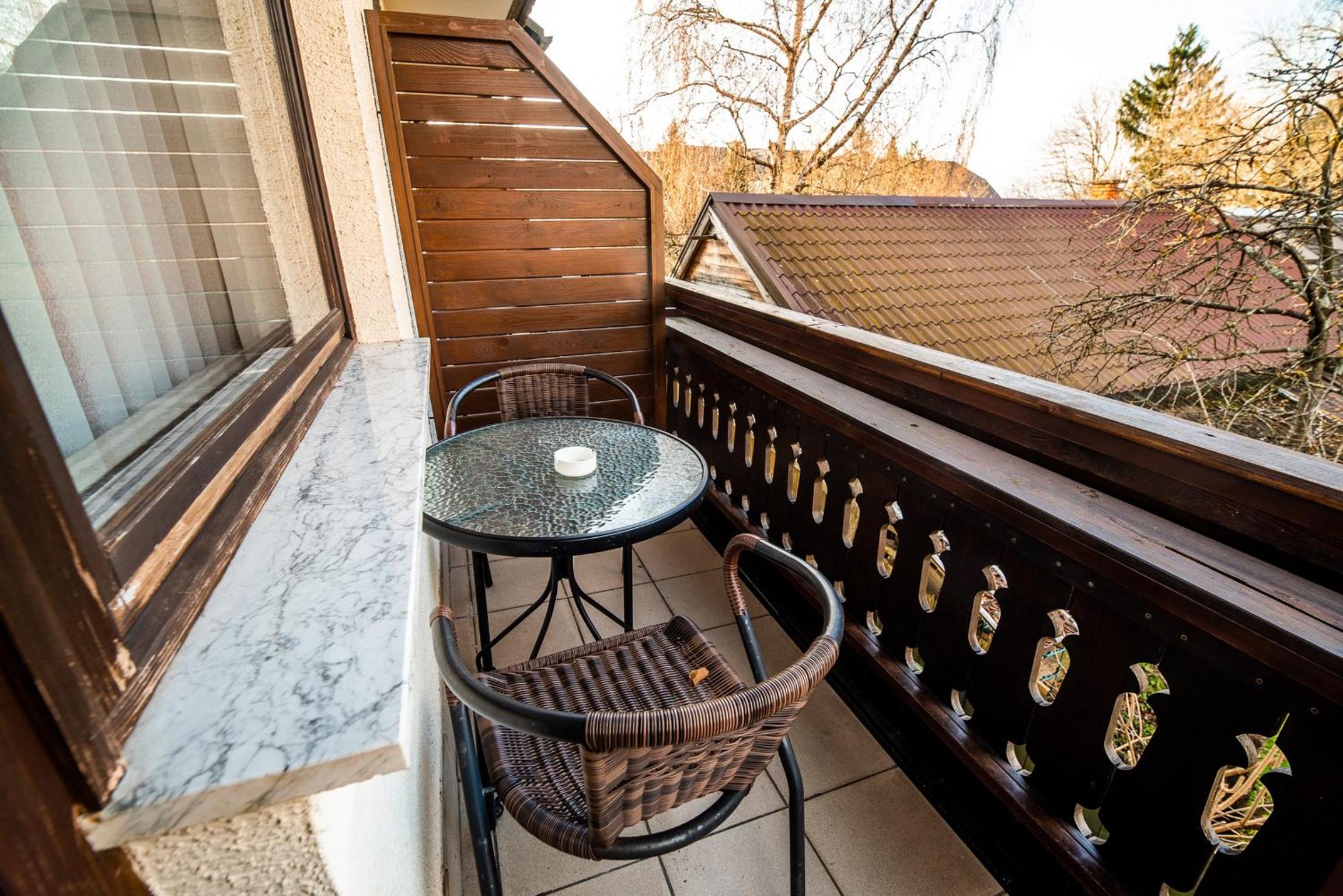 Triple Room with Balcony - Photo 35
