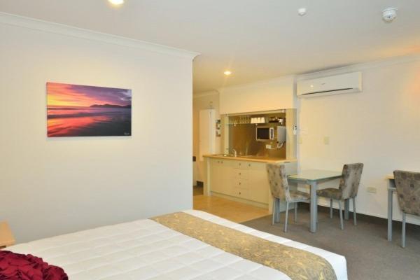 One-Bedroom Apartment photo 2