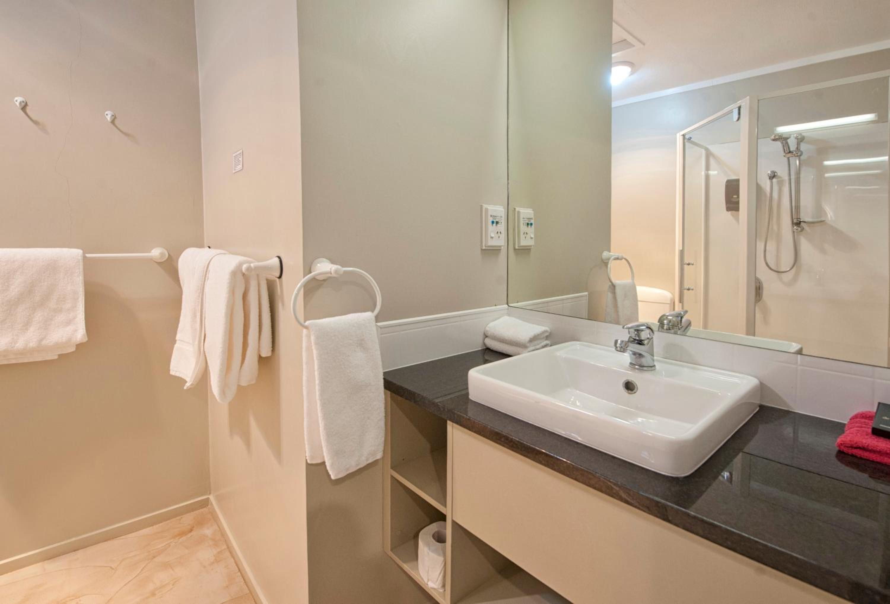 One-Bedroom Apartment with Hot Tub - Photo 13