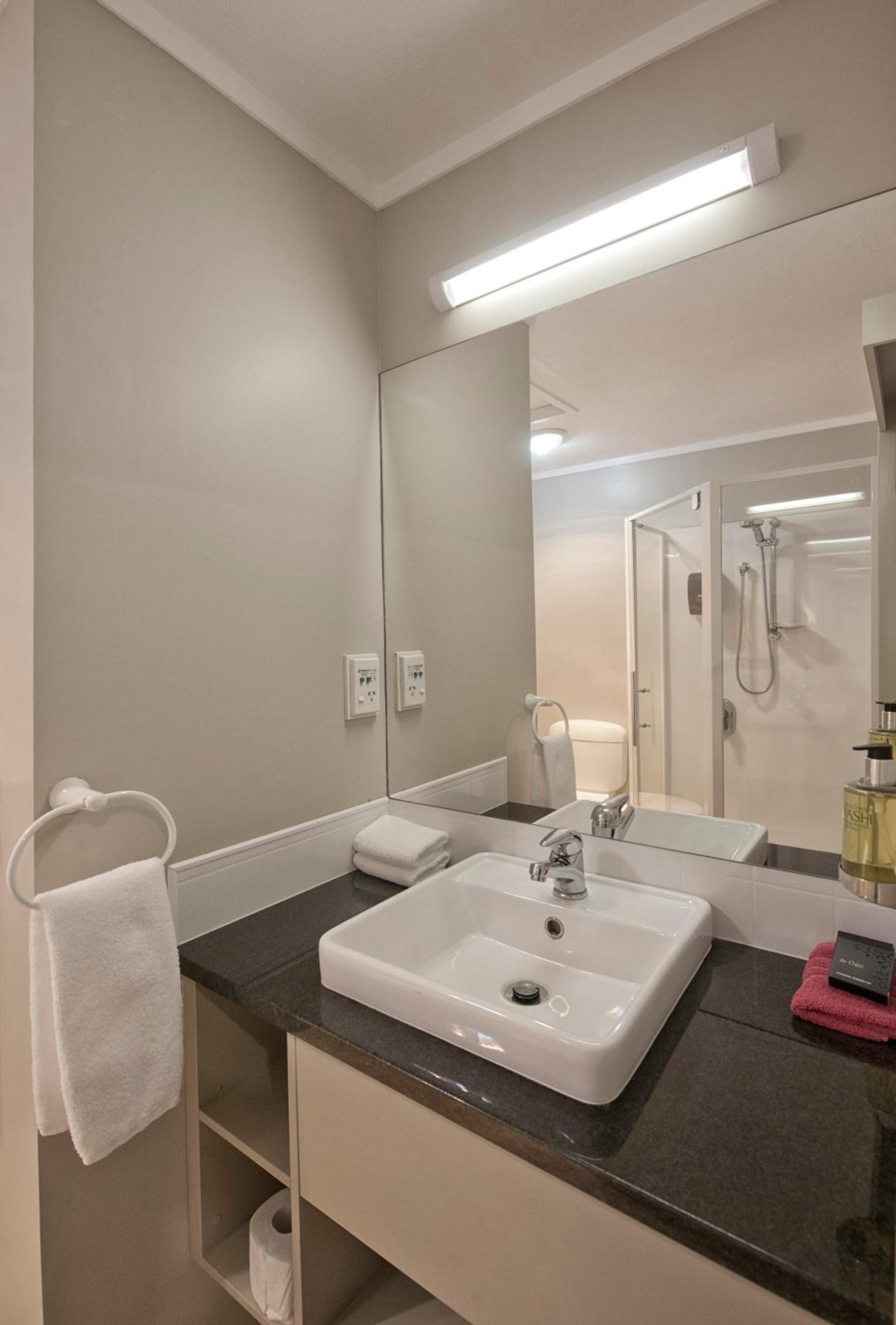One-Bedroom Apartment with Hot Tub - Photo 11