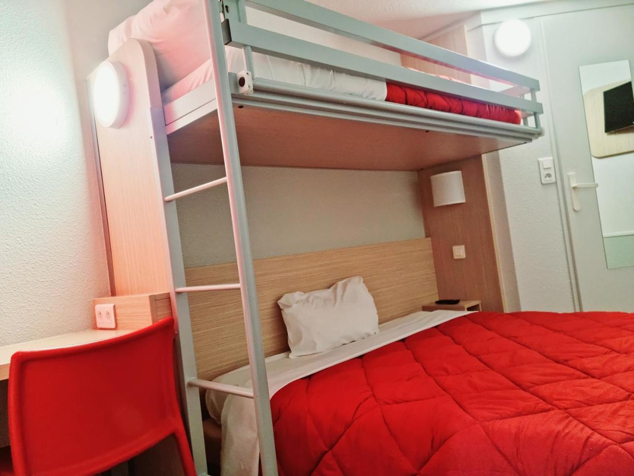 Triple Room (1 Double Bed + 1 Bunk Bed) - Photo 1