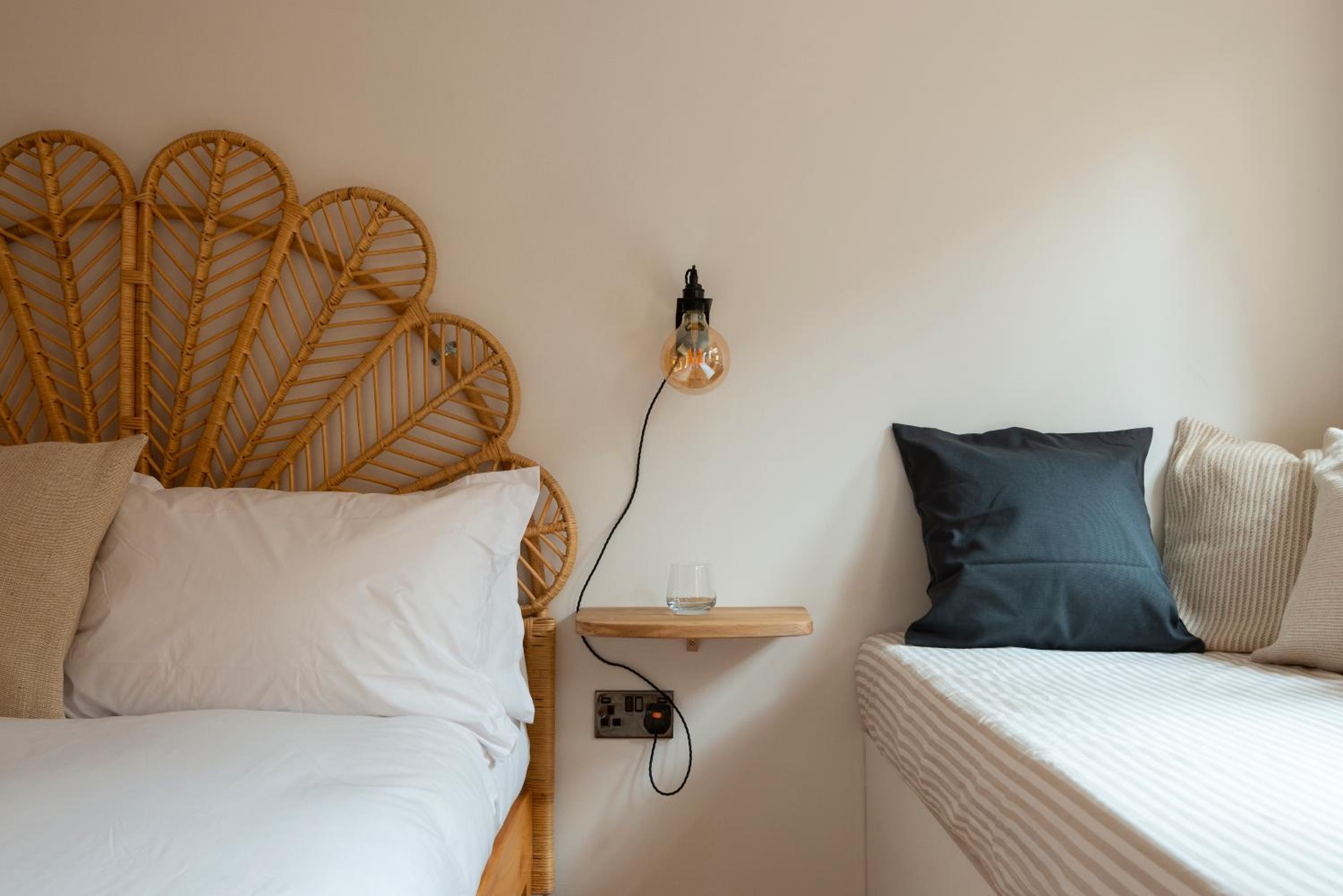 Deluxe Double Room with Extra Bed - Photo 13