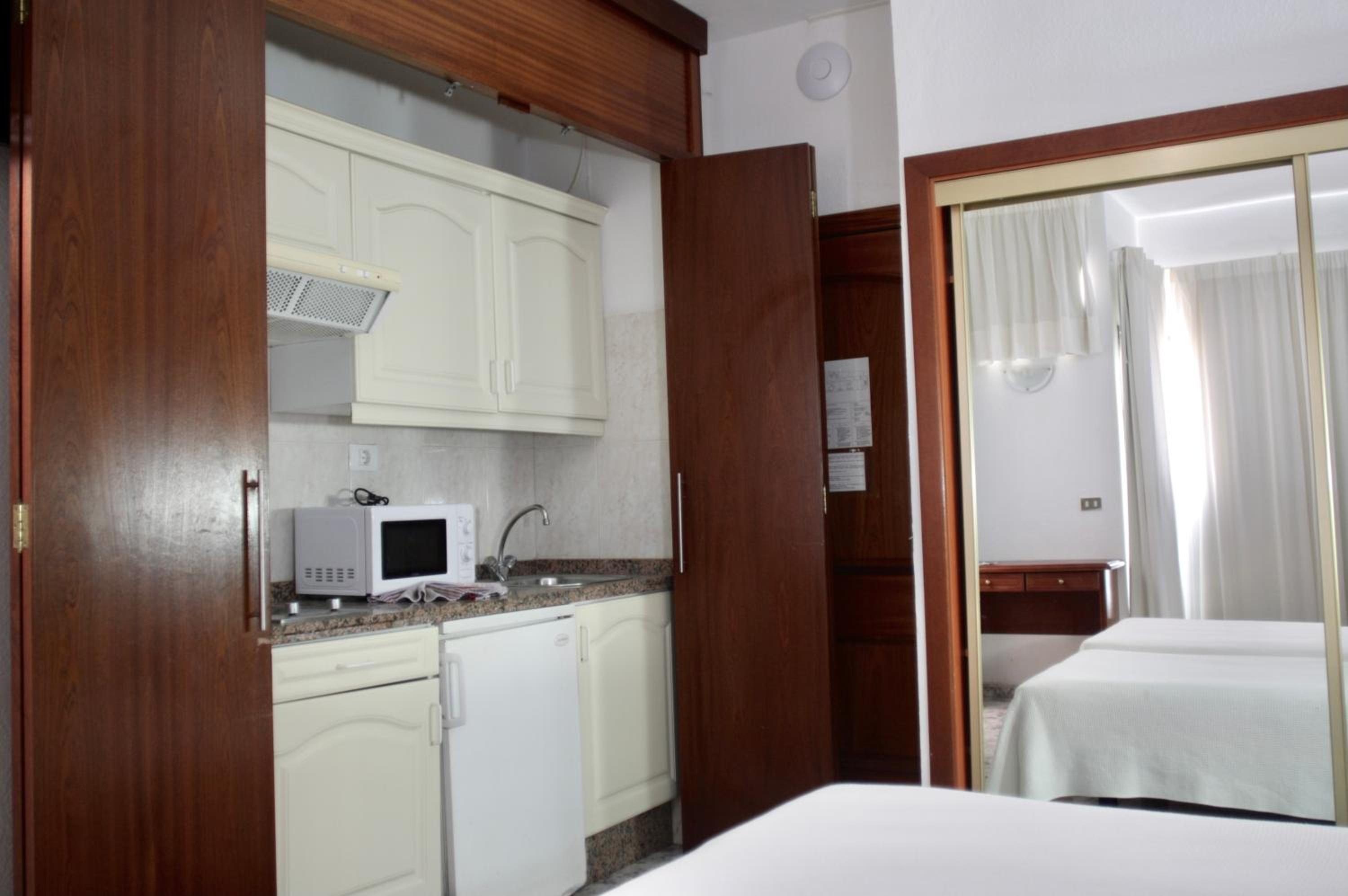 Double Room with View thumbnail 6