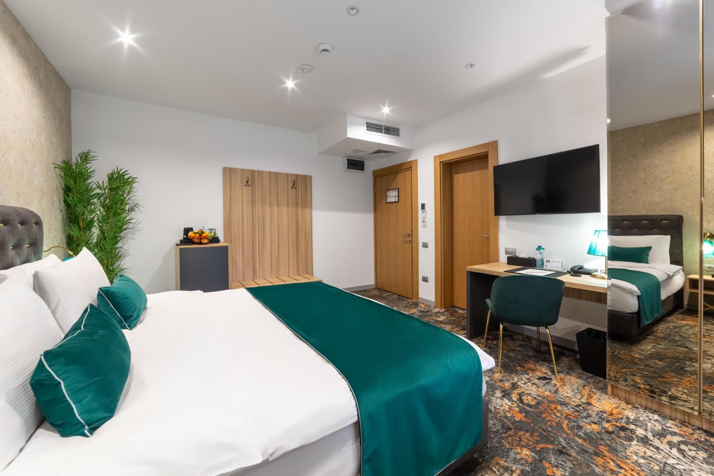 Standard King Room - Photo 3