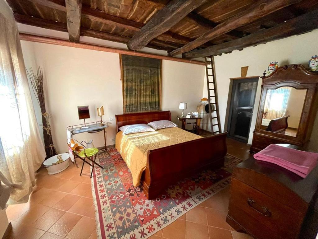 One-Bedroom House - Photo 47