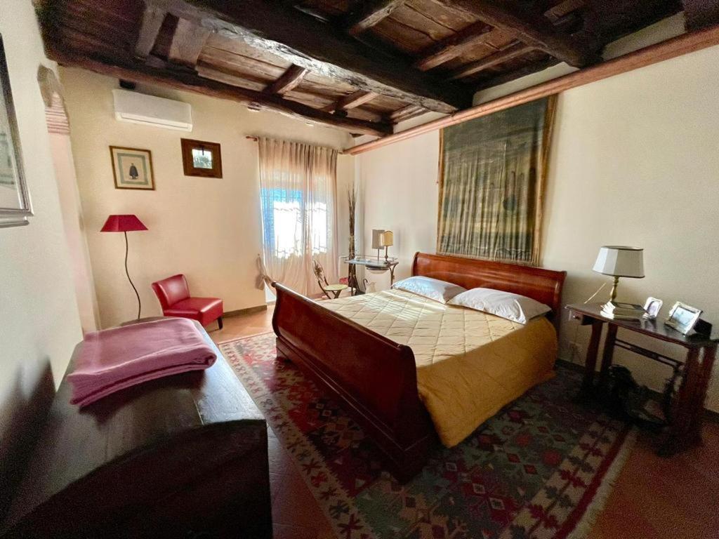 One-Bedroom House - Photo 38