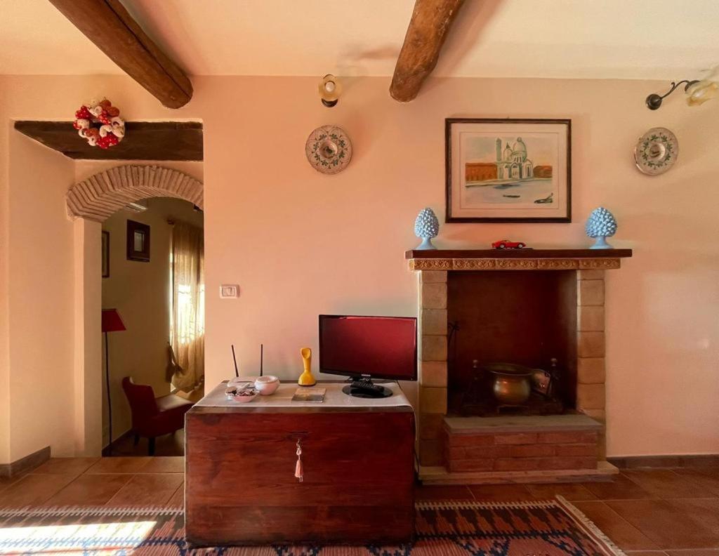 One-Bedroom House - Photo 40