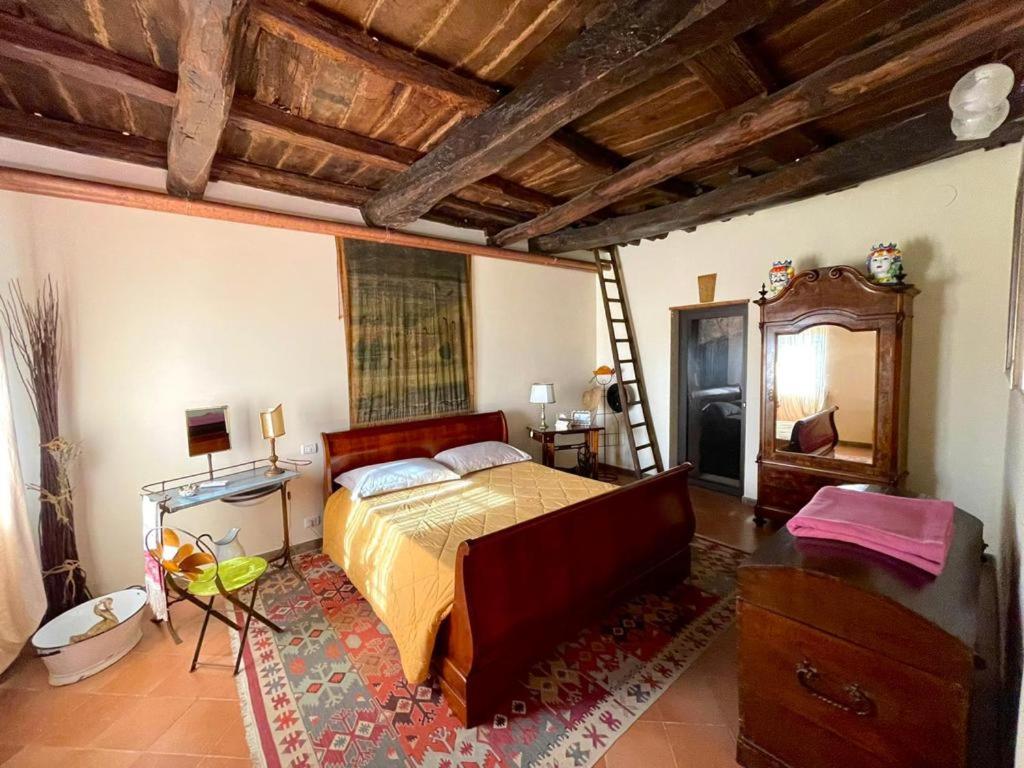 One-Bedroom House - Photo 45
