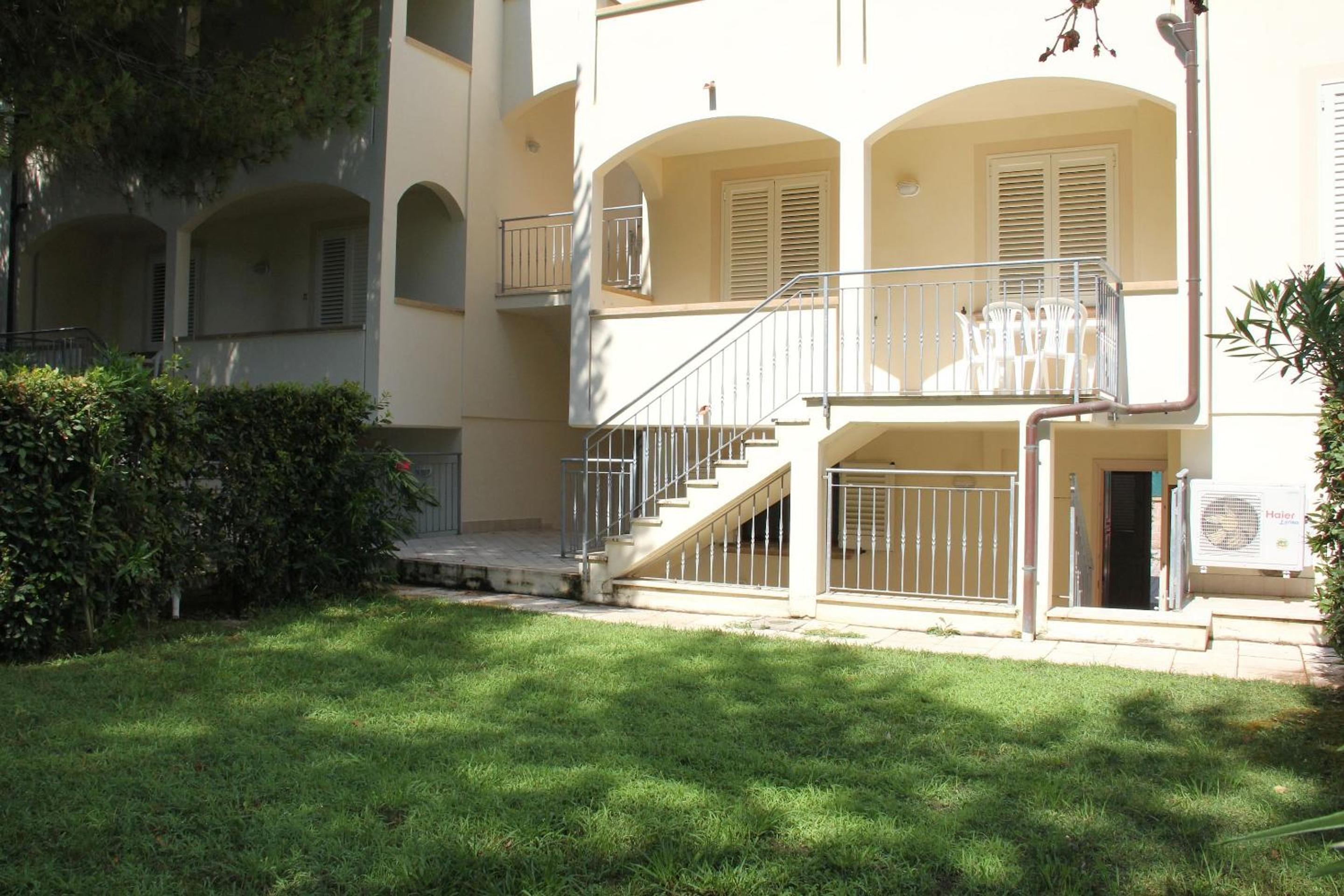 One-Bedroom Apartment - Photo 9