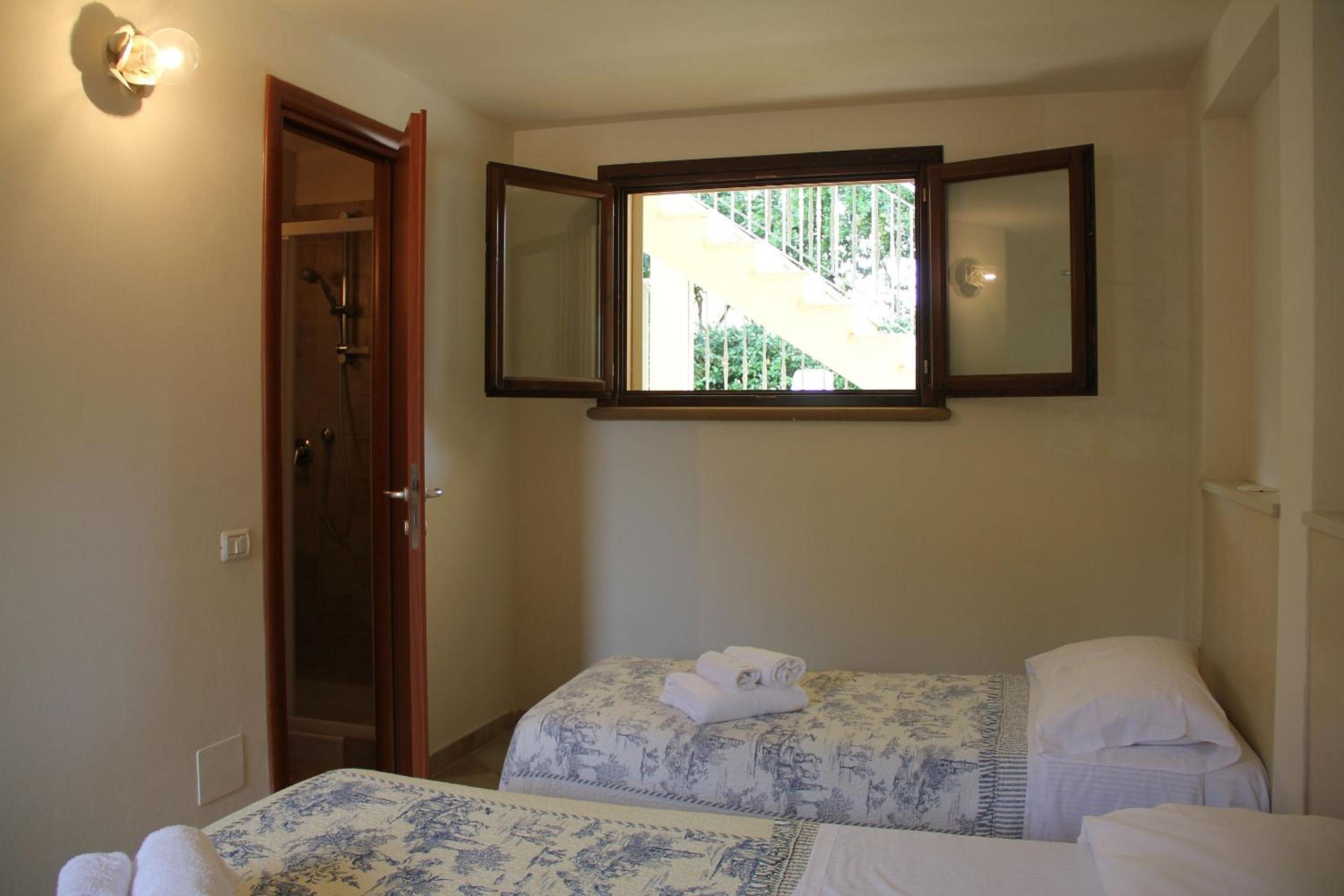 One-Bedroom Apartment - Photo 1
