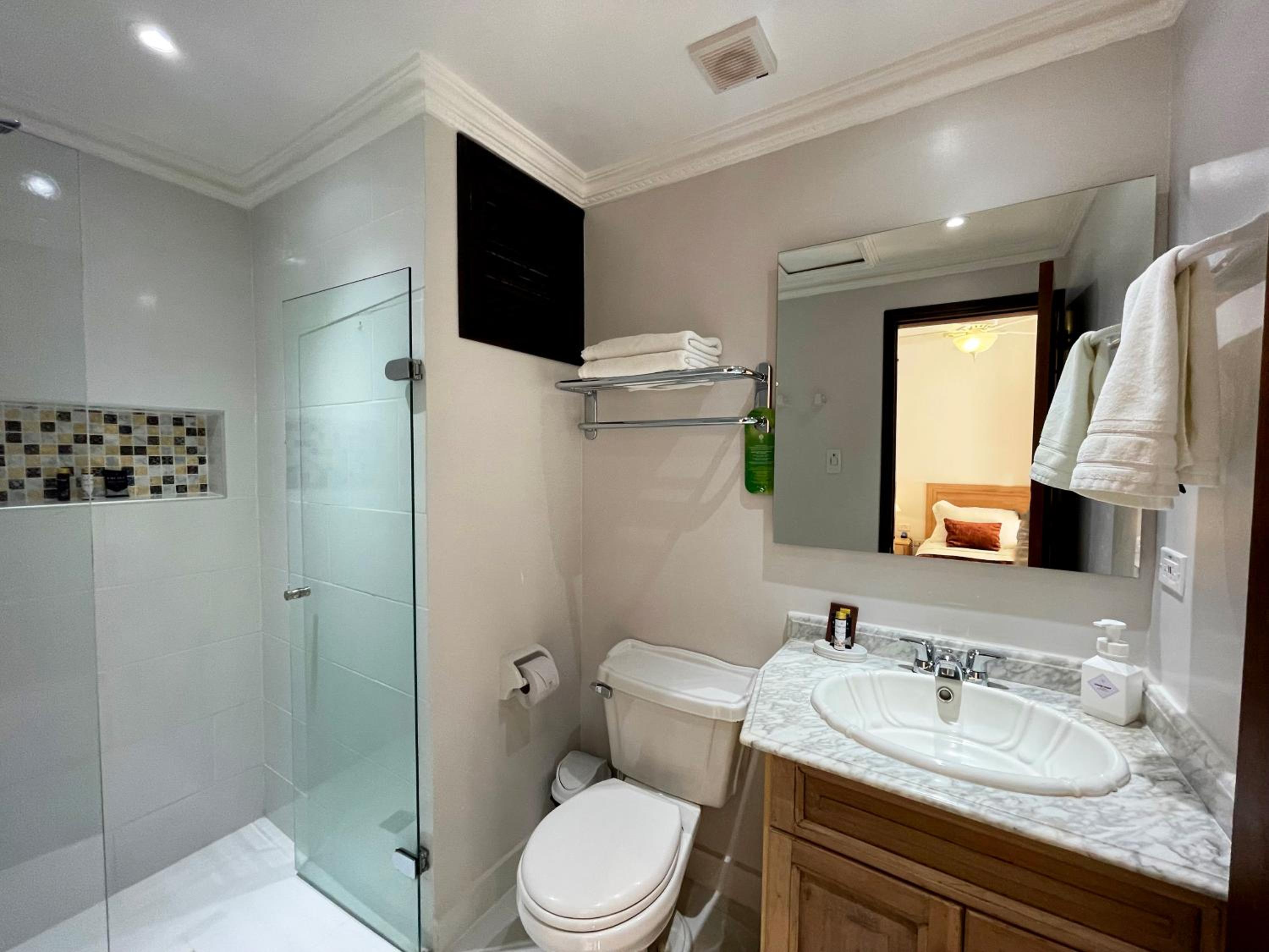 Standard Twin Room - Photo 5