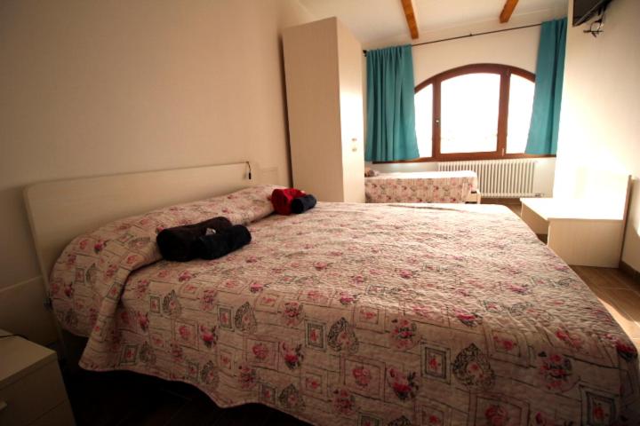 Double or Twin Room - Photo 3
