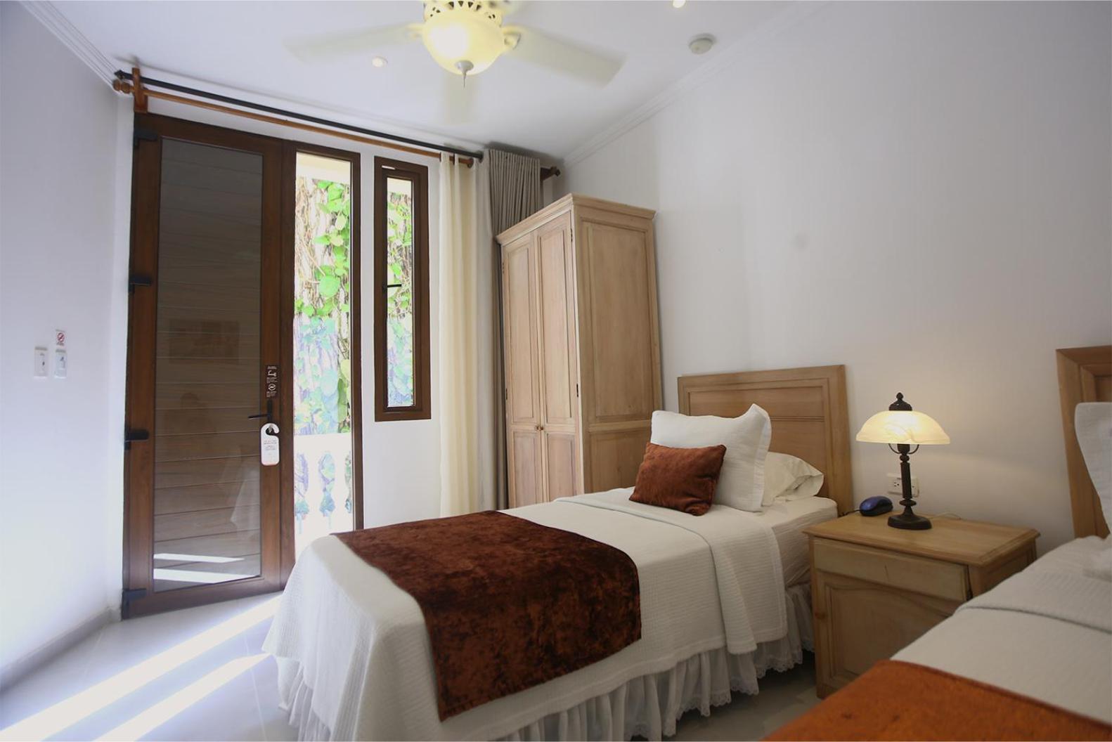 Standard Twin Room - Photo 6
