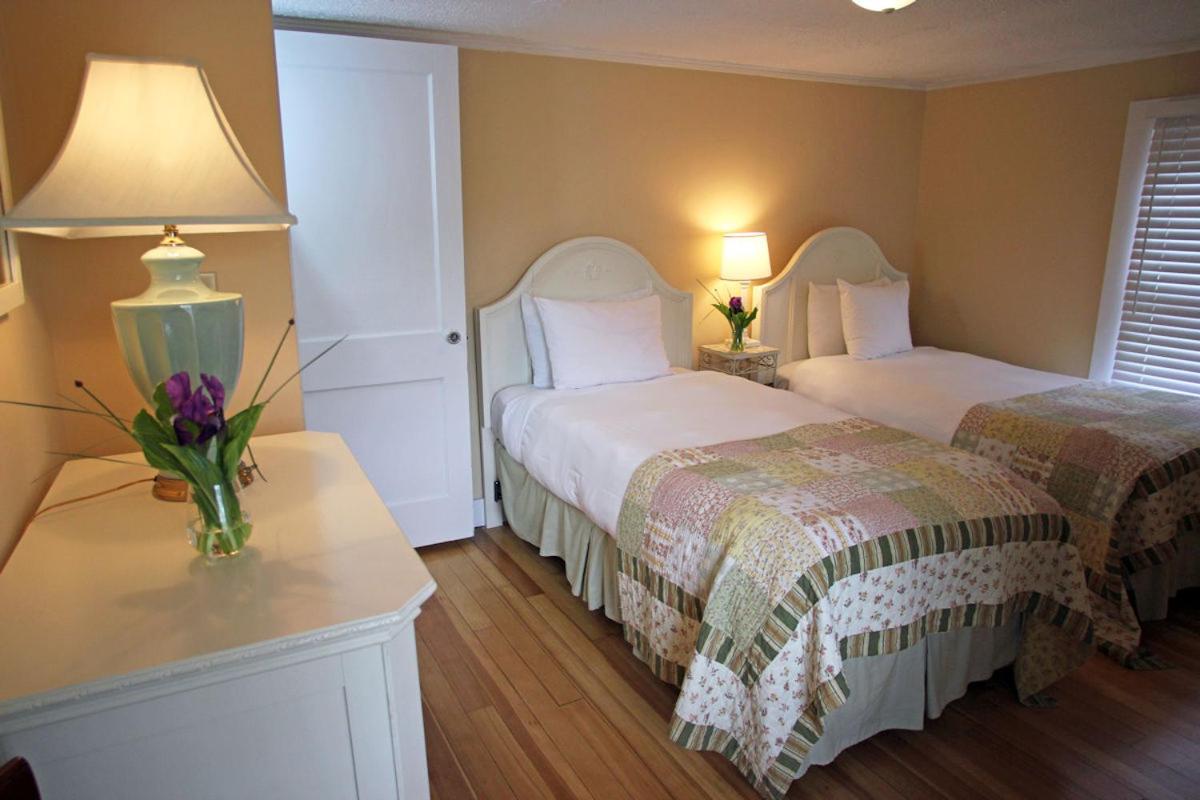 Two-Bedroom Suite - Photo 19