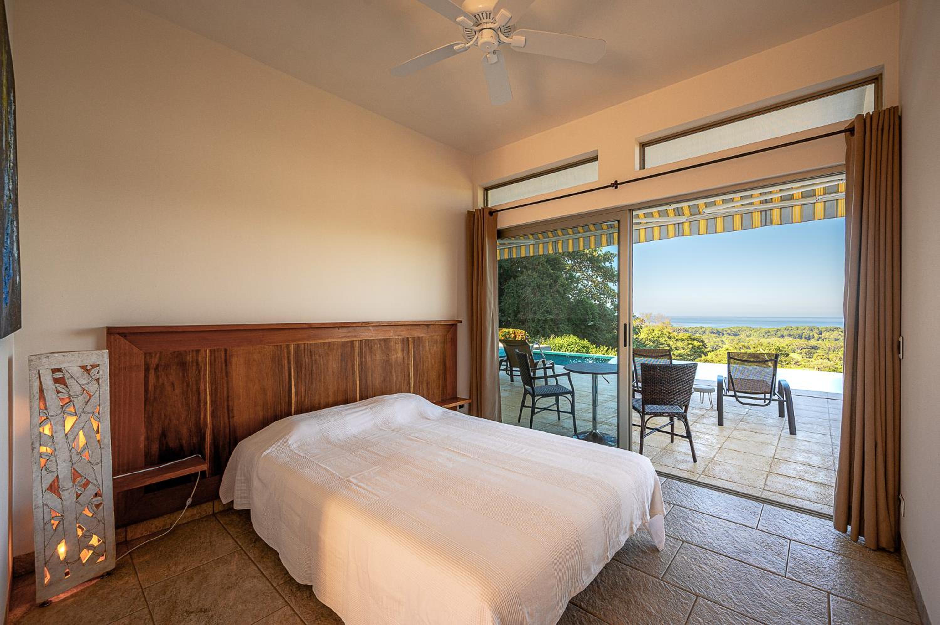 Quarto Queen com Vista para o Mar
