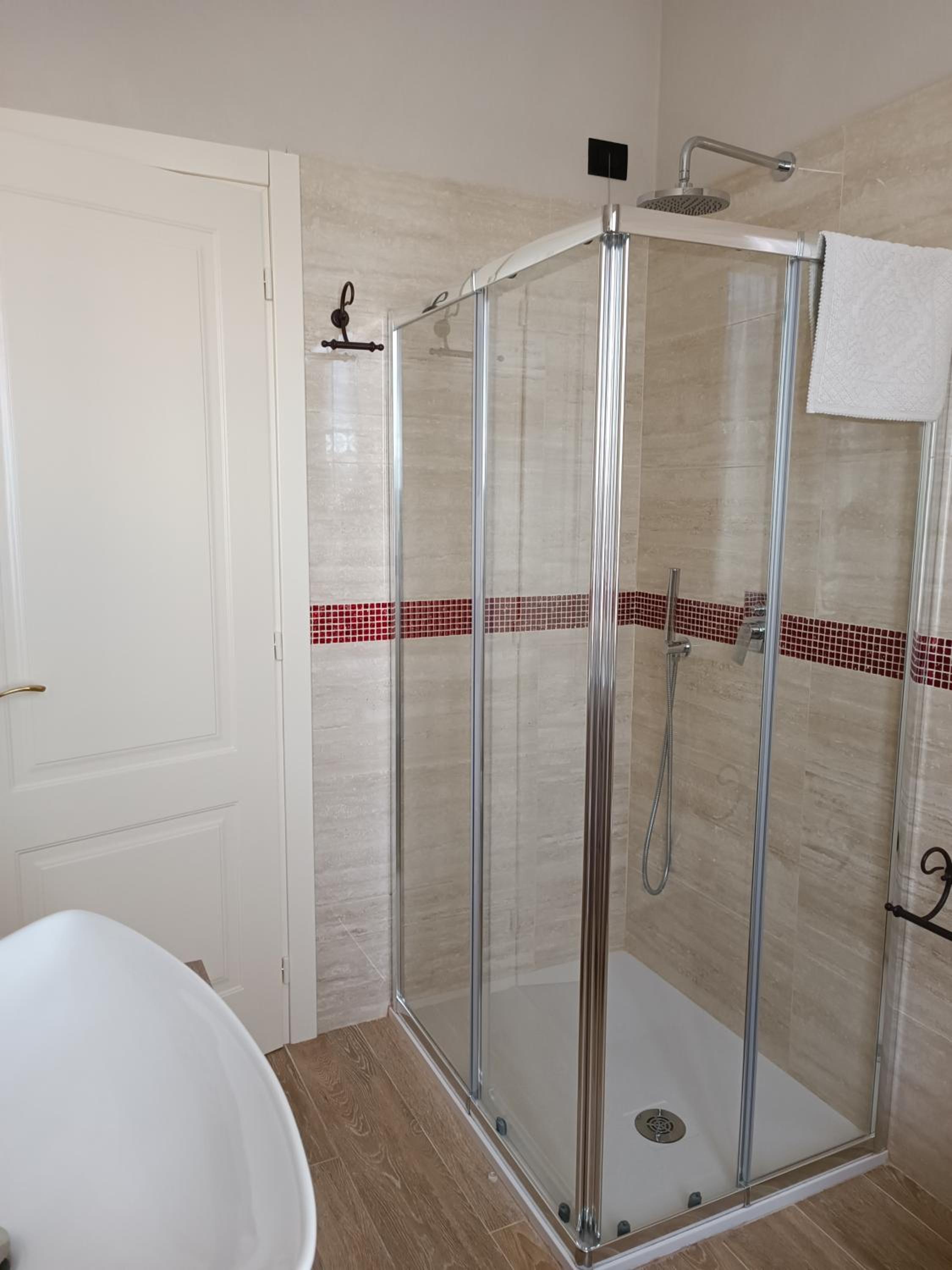 Deluxe Double Room - Photo 12