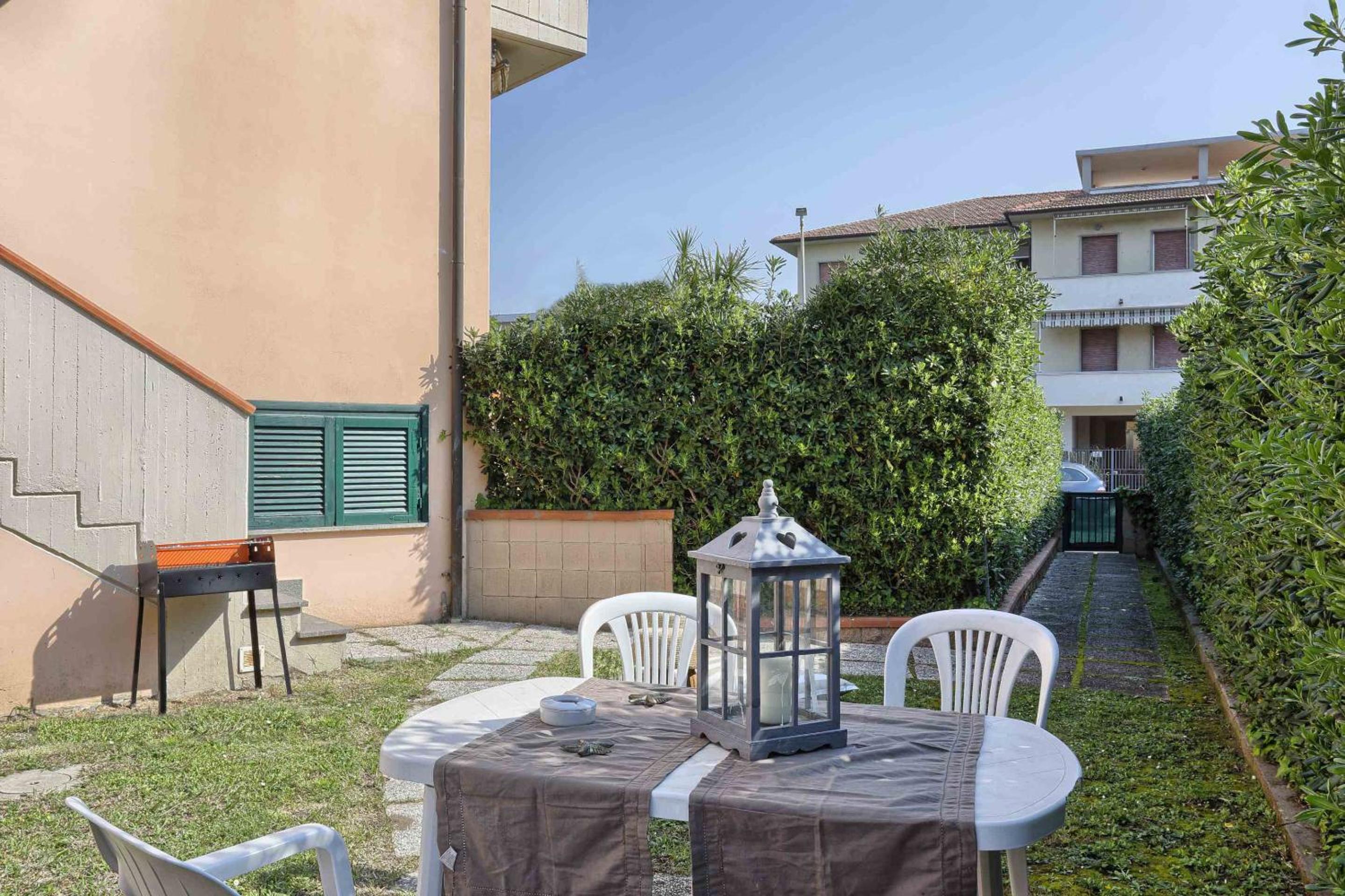 Apartment with Garden View - Photo 15