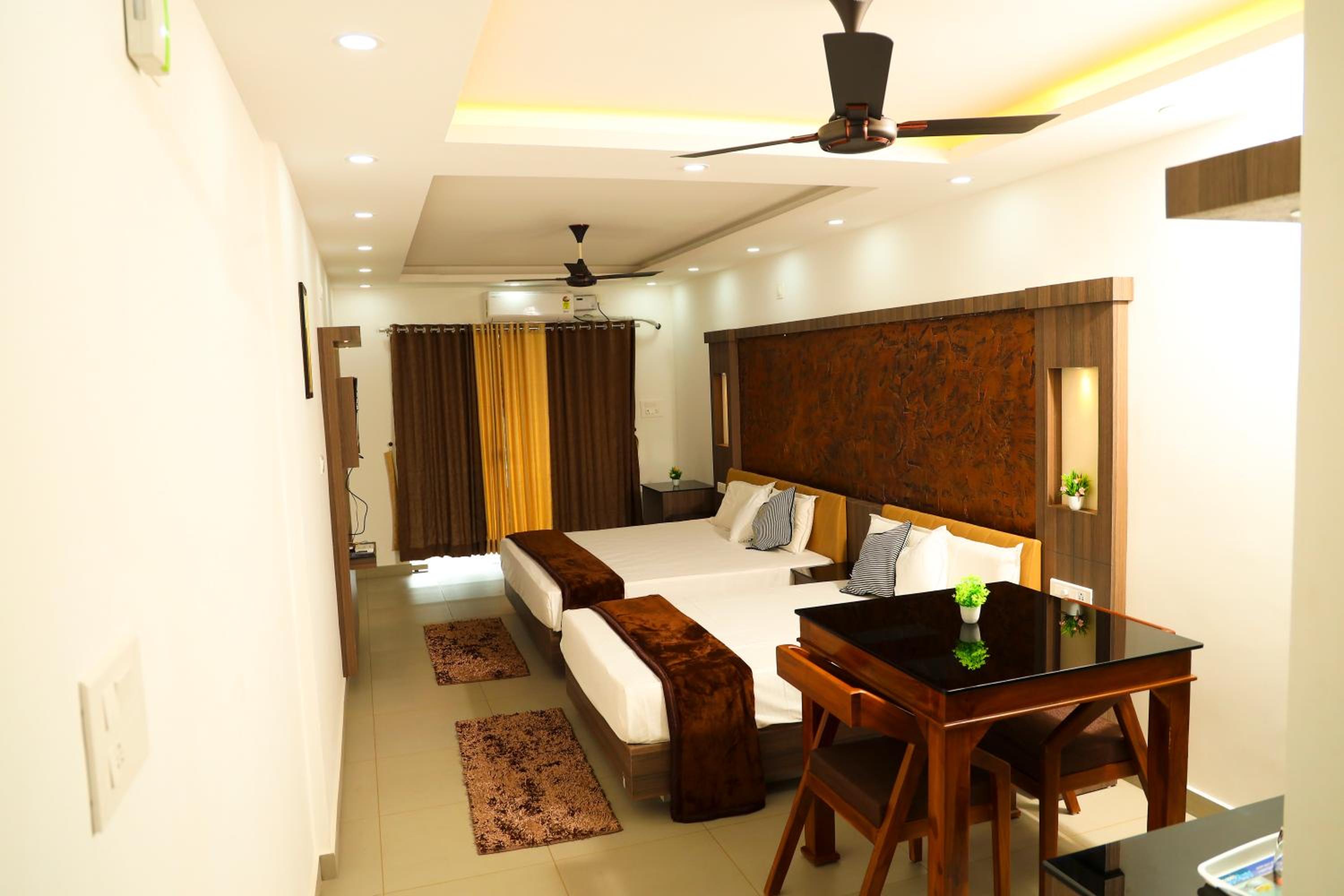 Family Room with Balcony - Photo 7